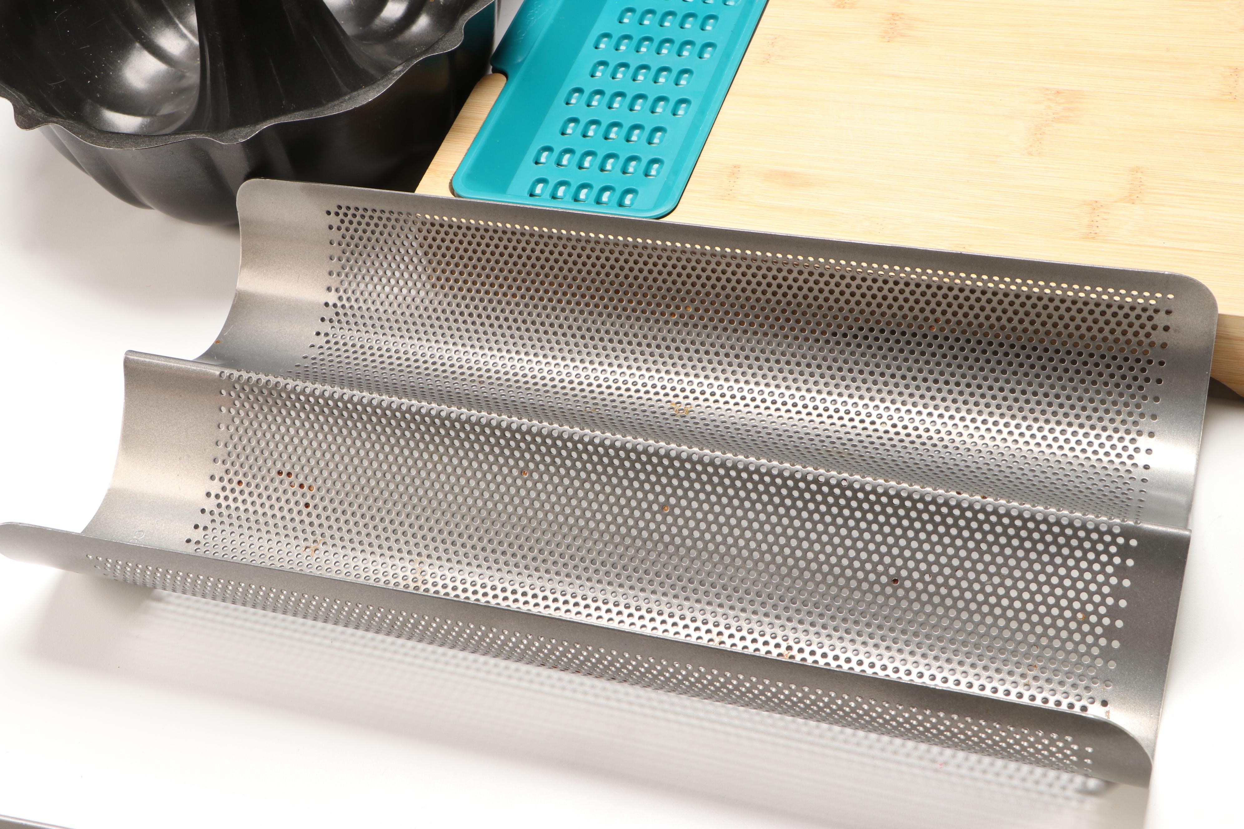 Cuisinart Stainless Steel Stock Pot, Strainer and More Kitchenware