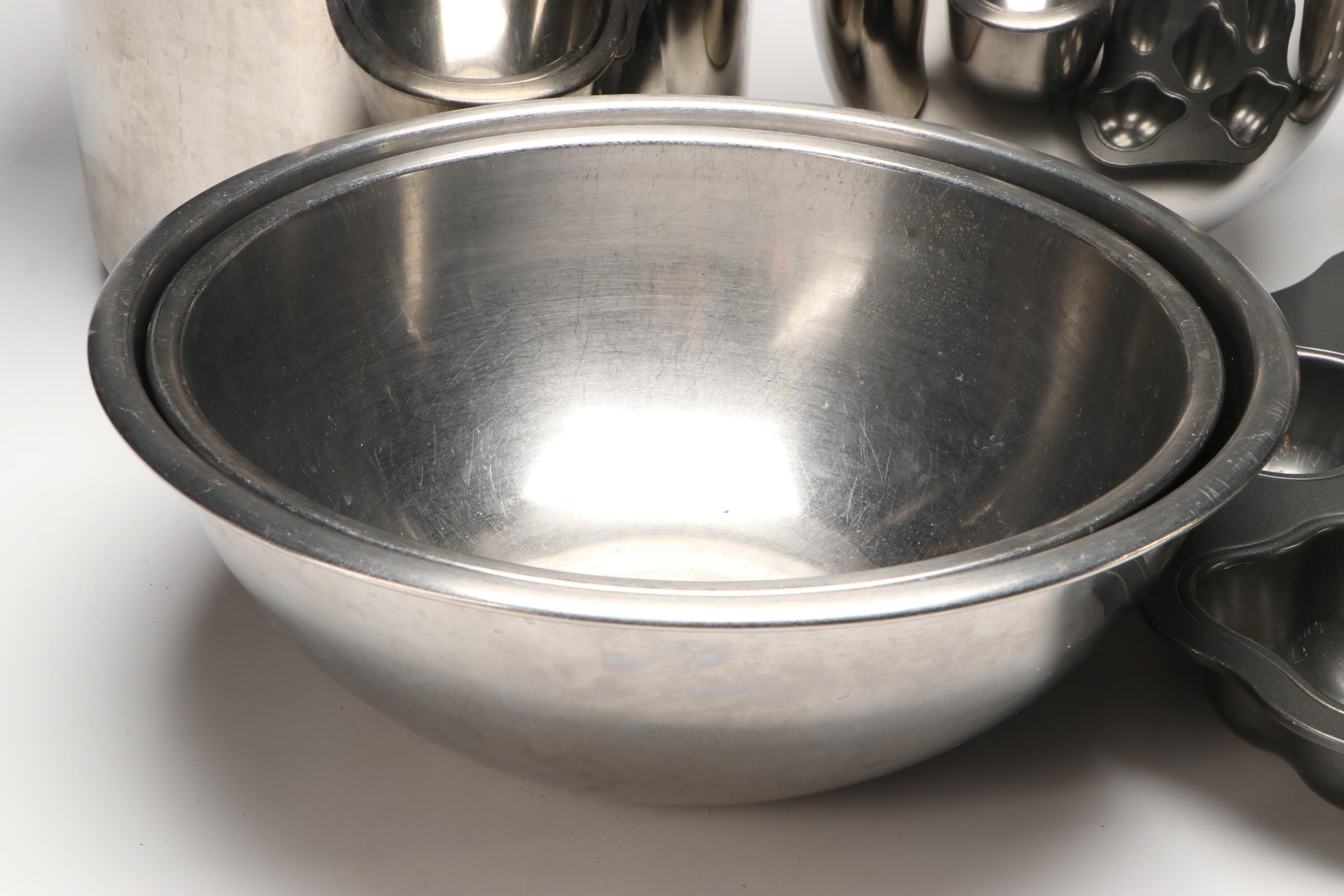 Cuisinart Stainless Steel Stock Pot, Strainer and More Kitchenware