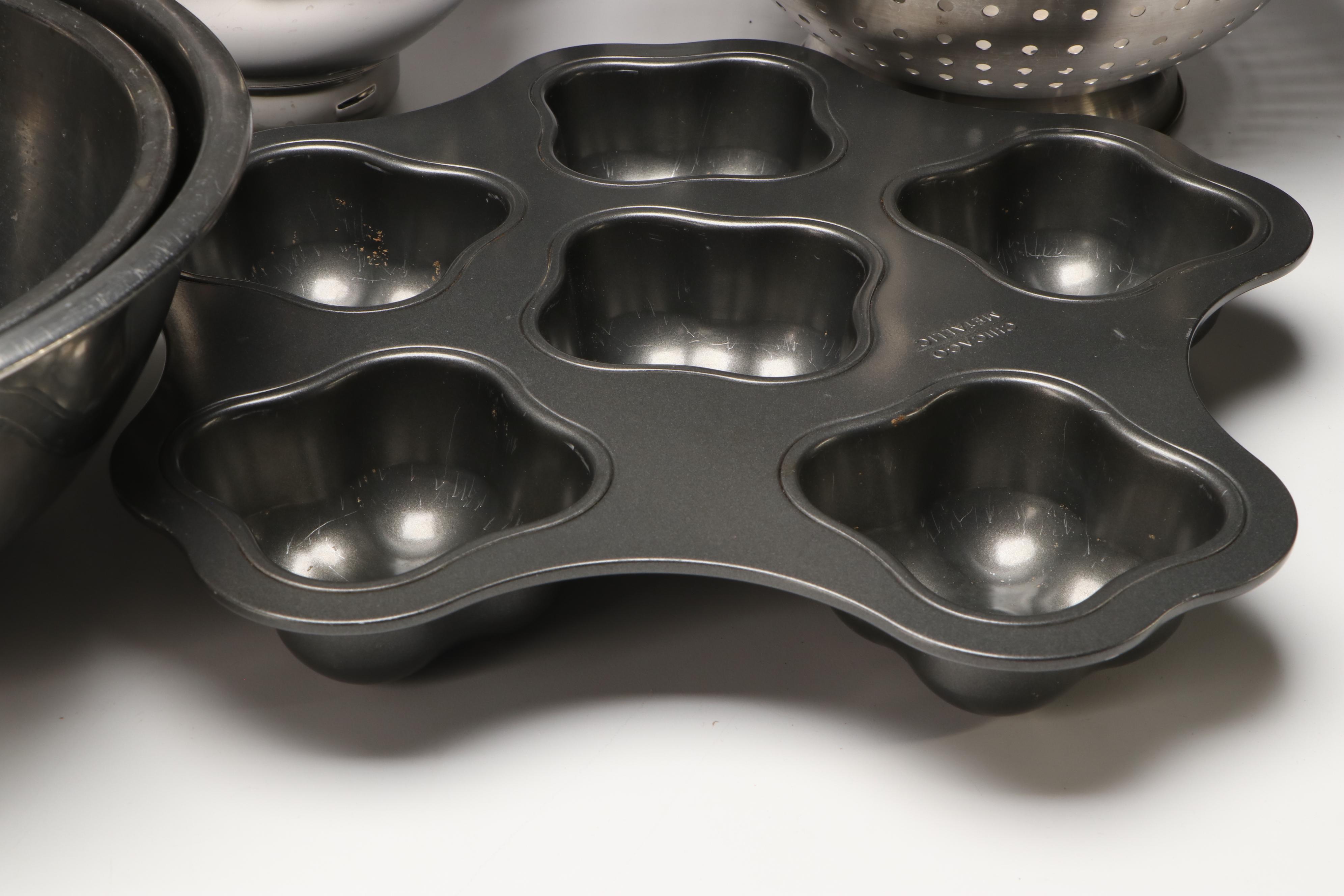 Cuisinart Stainless Steel Stock Pot, Strainer and More Kitchenware