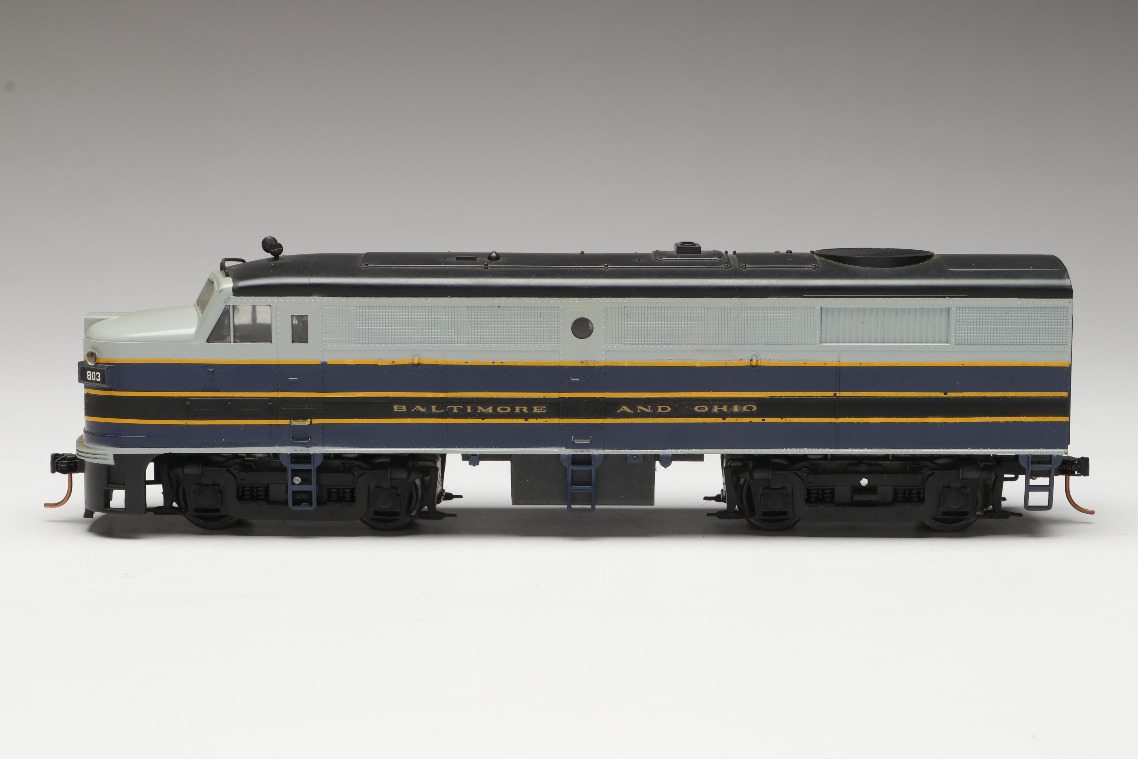 American Models S Gauge Baltimore & Ohio Locomotives with Passenger Cars