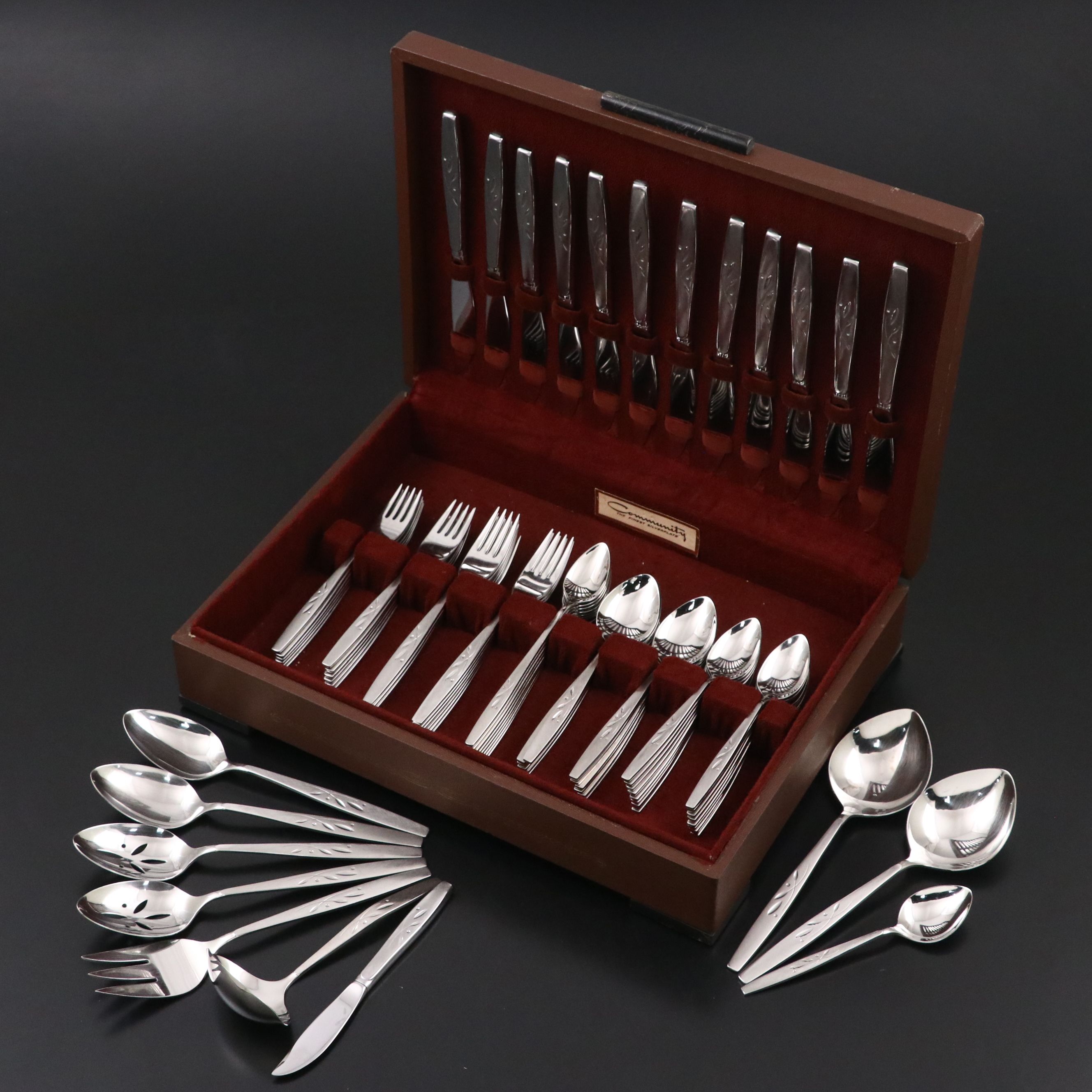 Oneida "Will o' Wisp" Stainless Steel Flatware, Late 20th Century