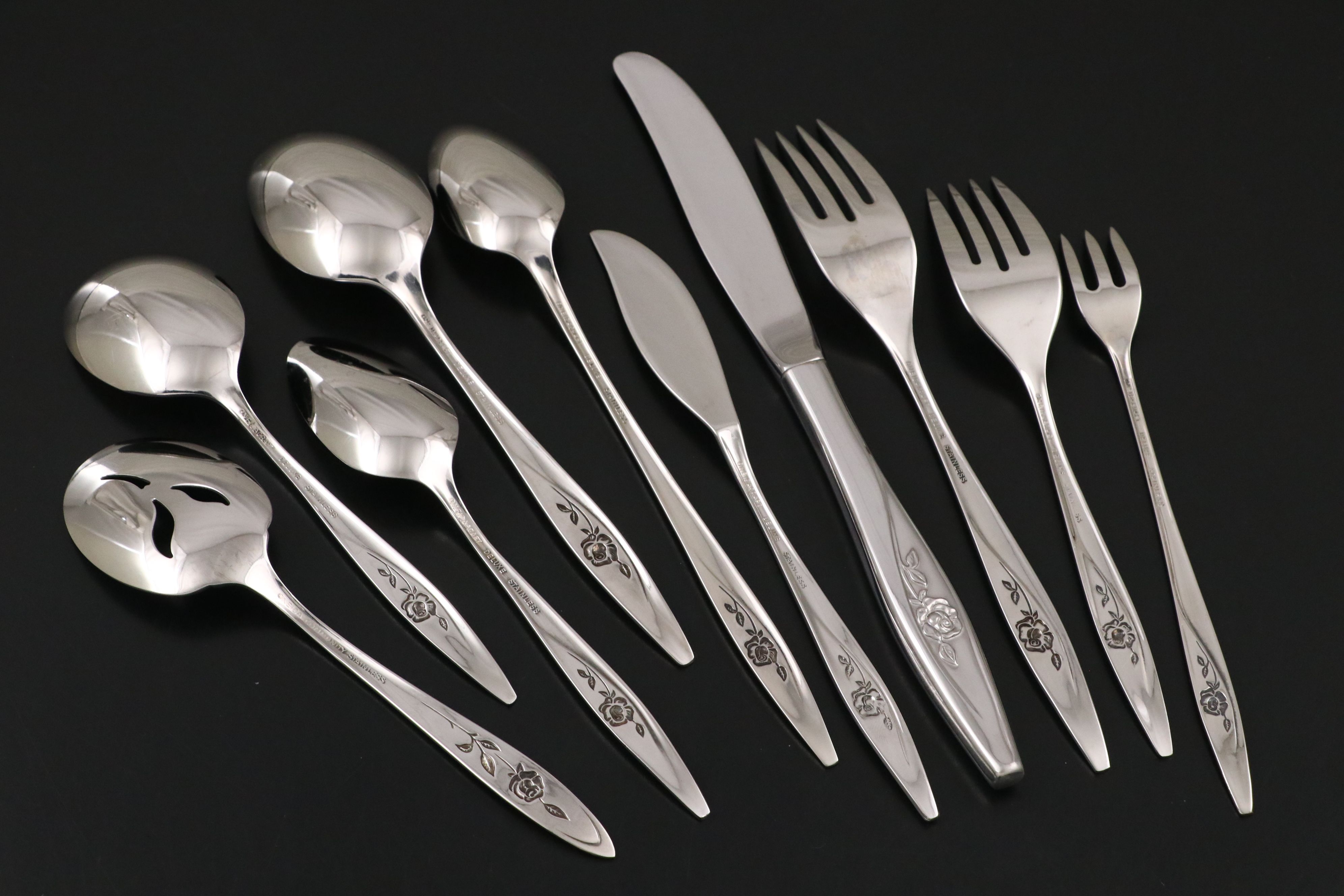 Oneida Deluxe Stainless Steel Flatware