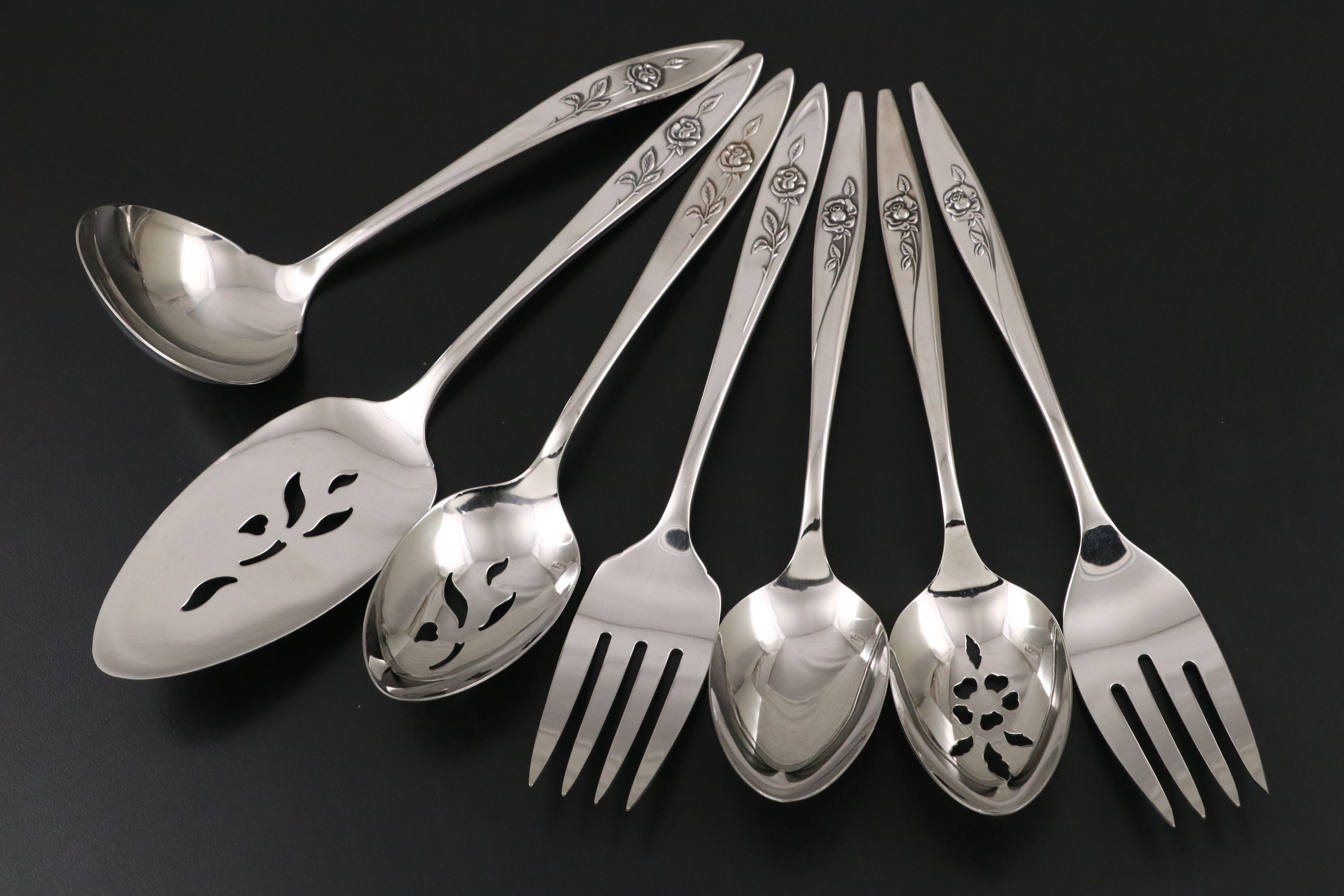 Oneida Deluxe Stainless Steel Flatware