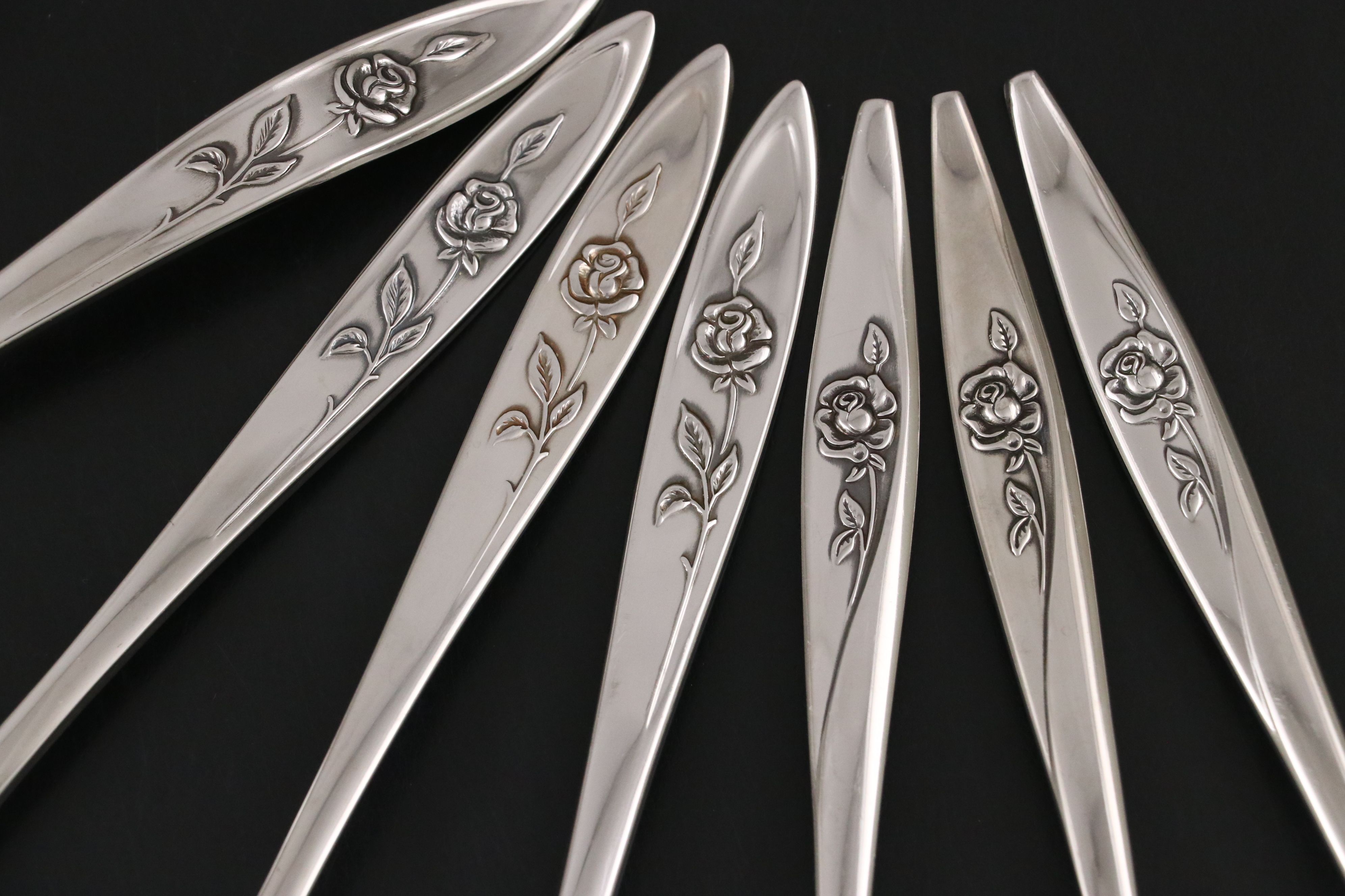 Oneida Deluxe Stainless Steel Flatware