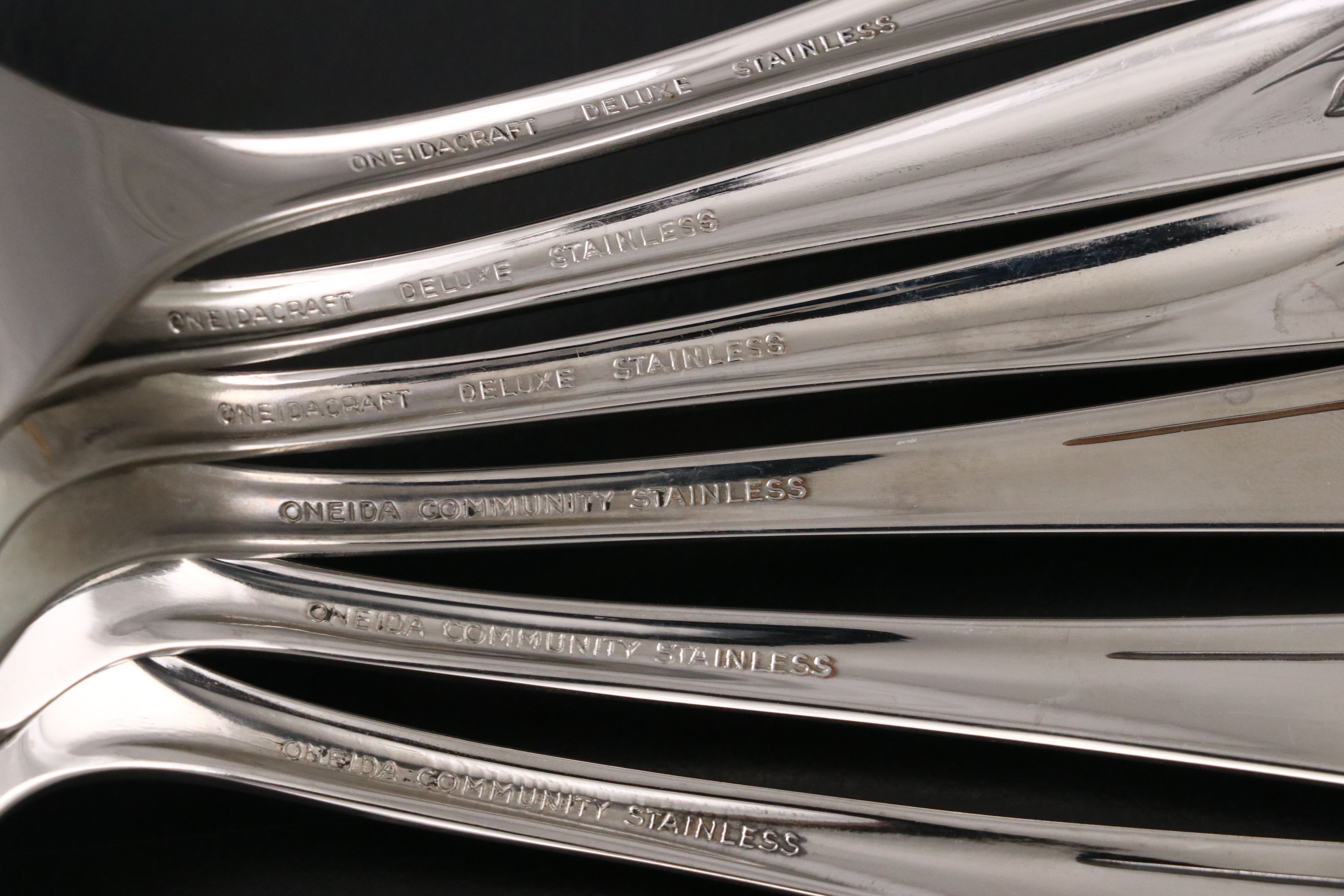 Oneida Deluxe Stainless Steel Flatware