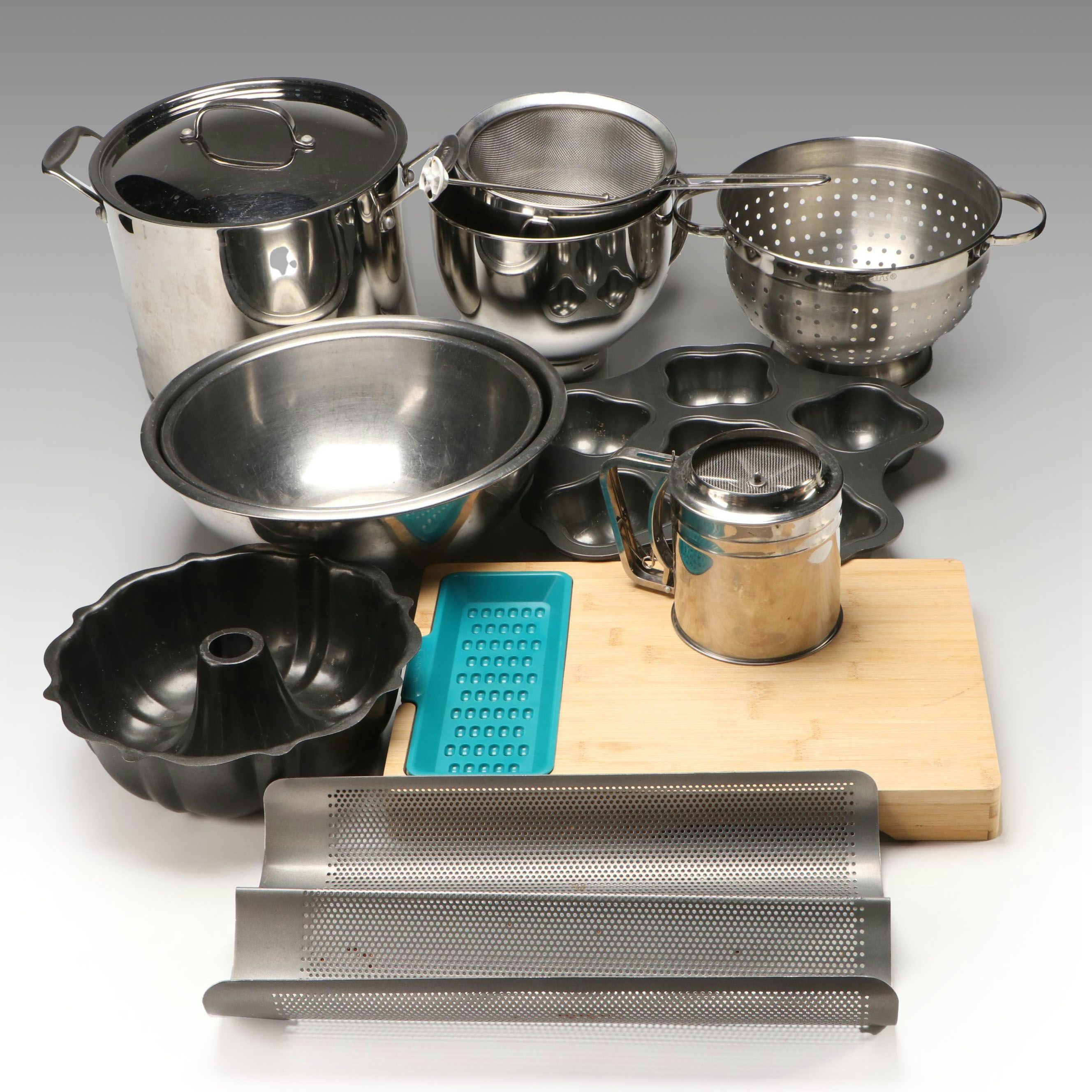 Cuisinart Stainless Steel Stock Pot, Strainer and More Kitchenware