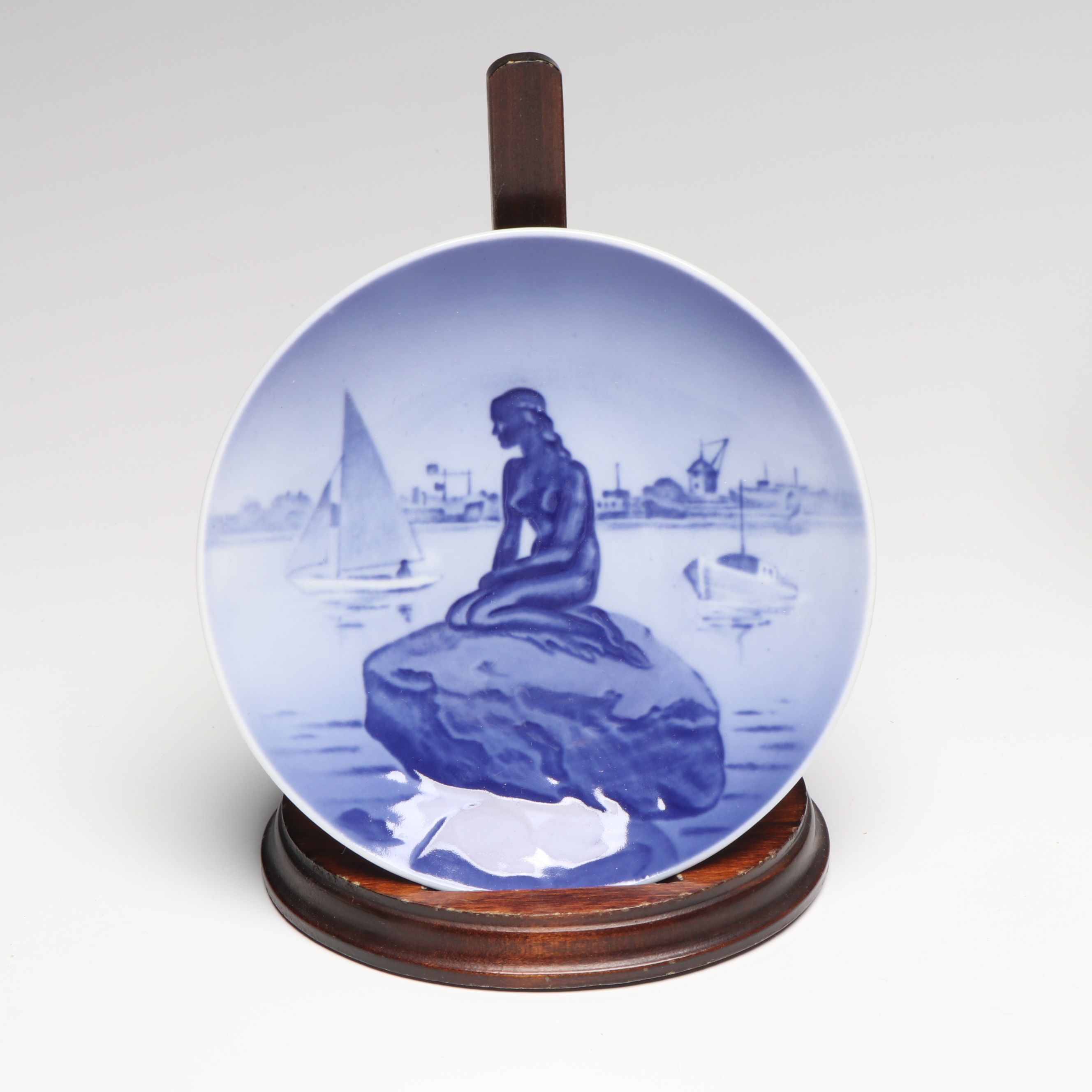 Minton "Sea Breezes" with Other Figurines and Character Jugs