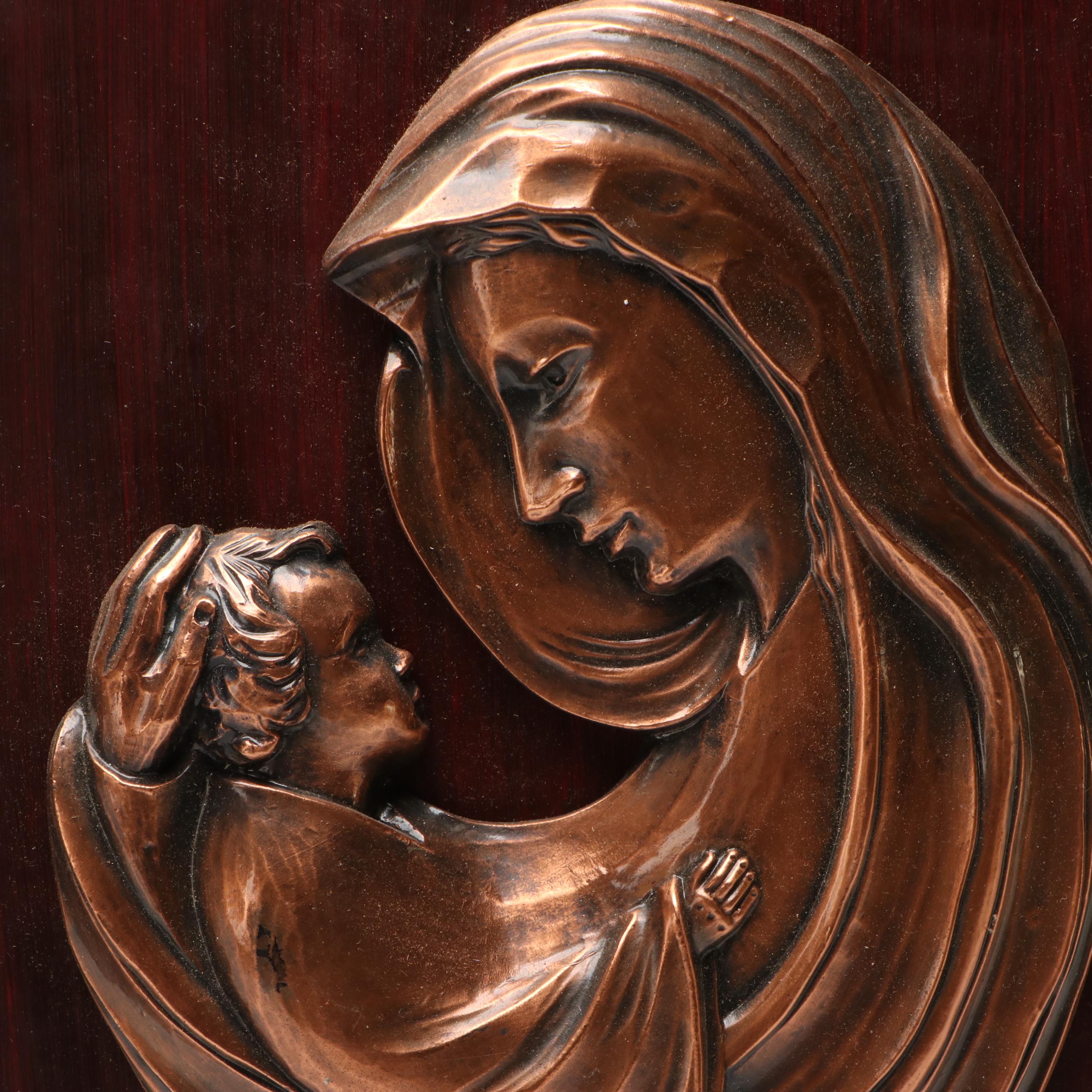 English Style Embossed Brass Finish Wall Plates with Madonna and Child Plaque