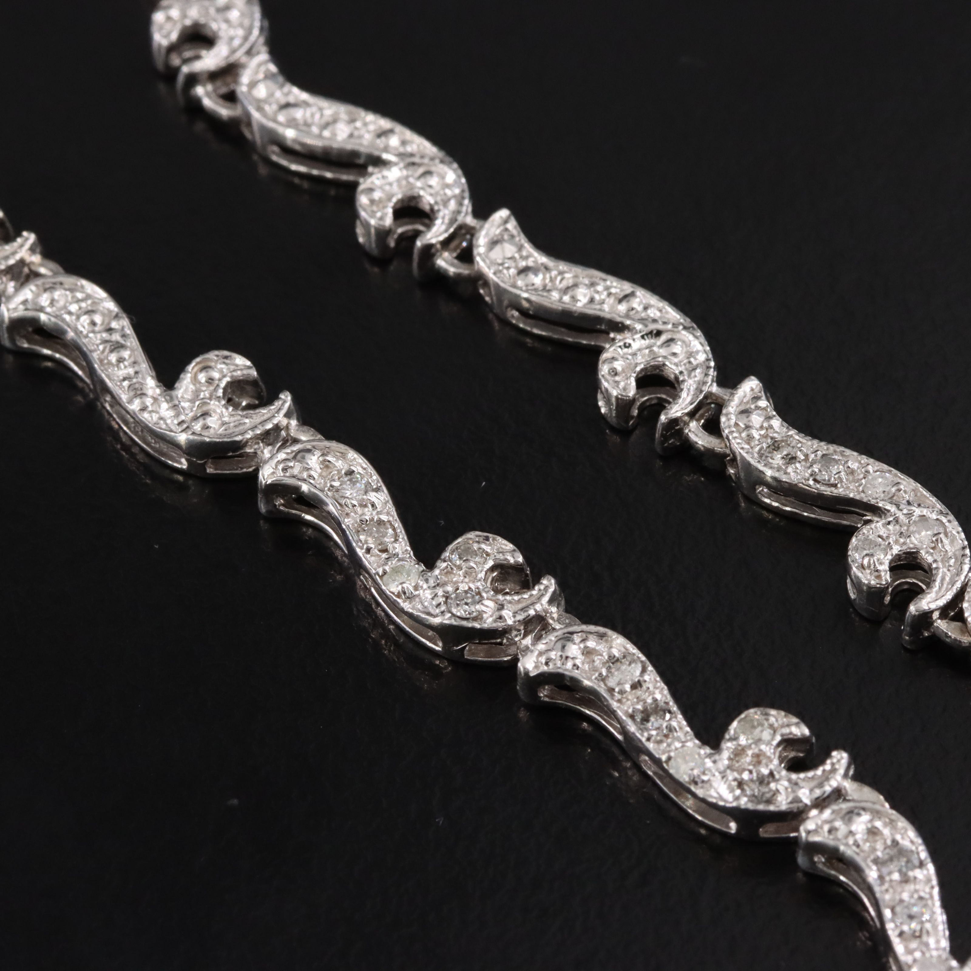 14K 1.95 CT Cat's Eye Alexandrite and 1.94 CTW Diamond Necklace with IGI Report