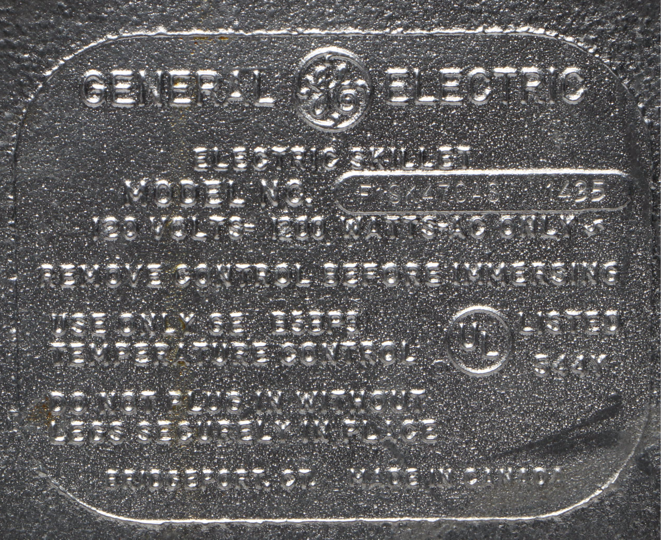 General Electric 12" Buffet Skillet with Römertopf Terracotta Clay Roaster