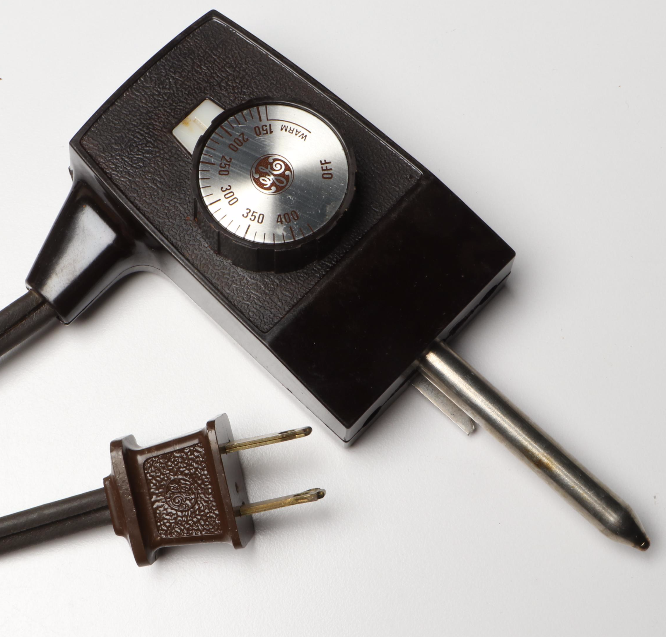 General Electric 12" Buffet Skillet with Römertopf Terracotta Clay Roaster