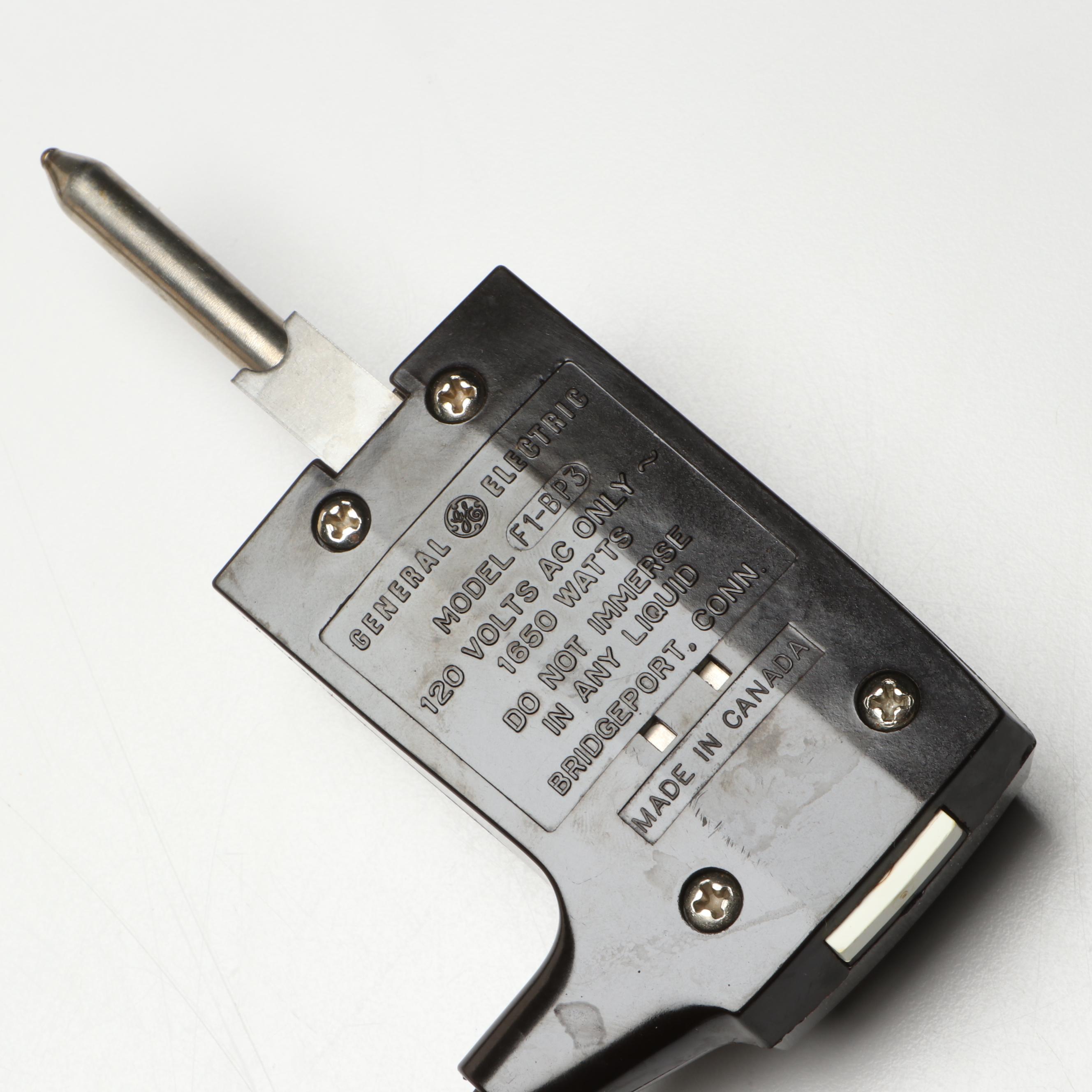 General Electric 12" Buffet Skillet with Römertopf Terracotta Clay Roaster