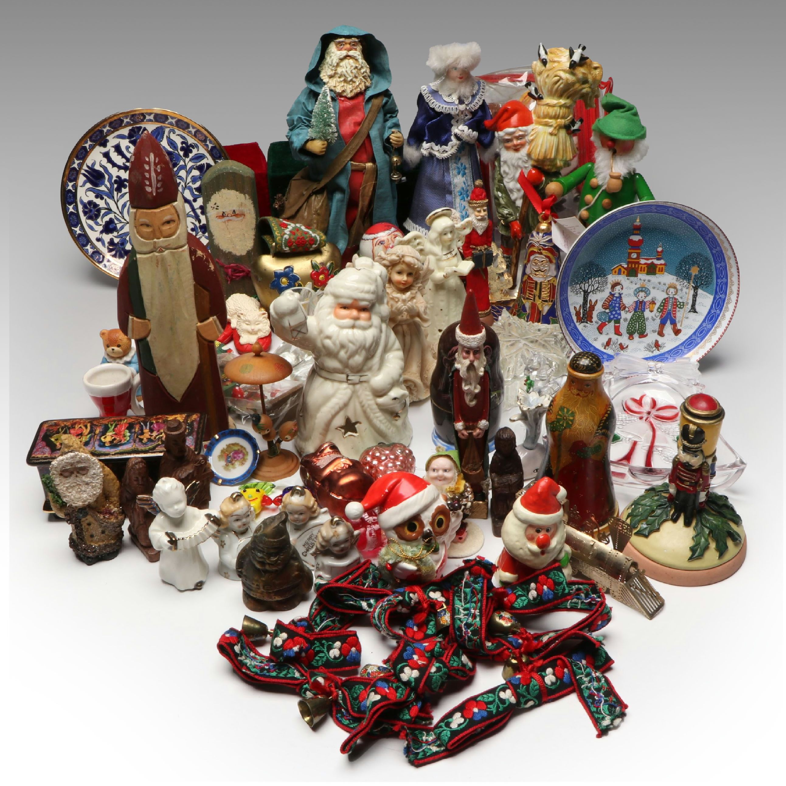 Ardleigh Elliot & Sons Music Box with Russian, German, and More Holiday Décor