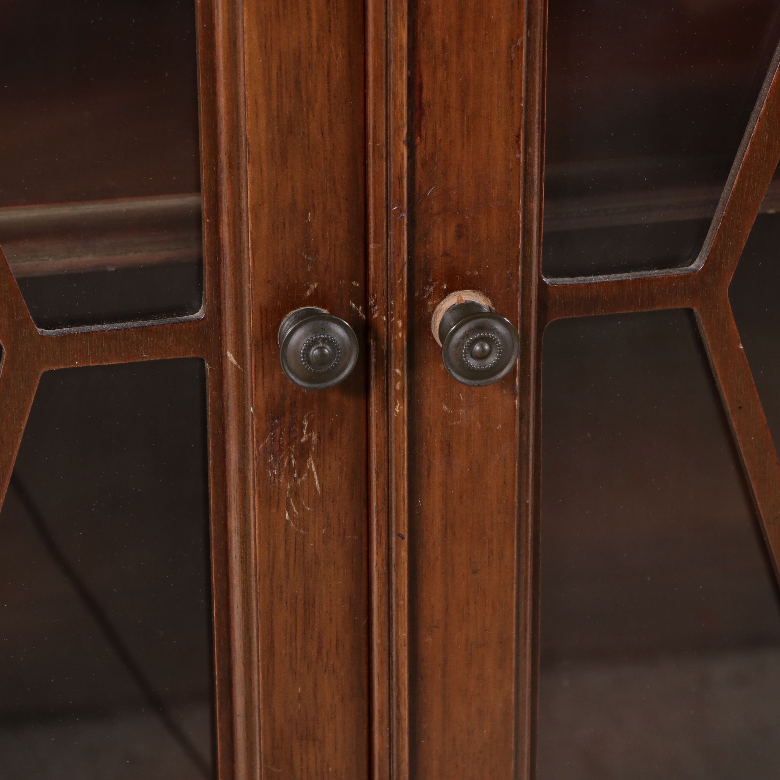 R Way Georgian Style Mahogany Breakfront China Cabinet, Late 20th Century