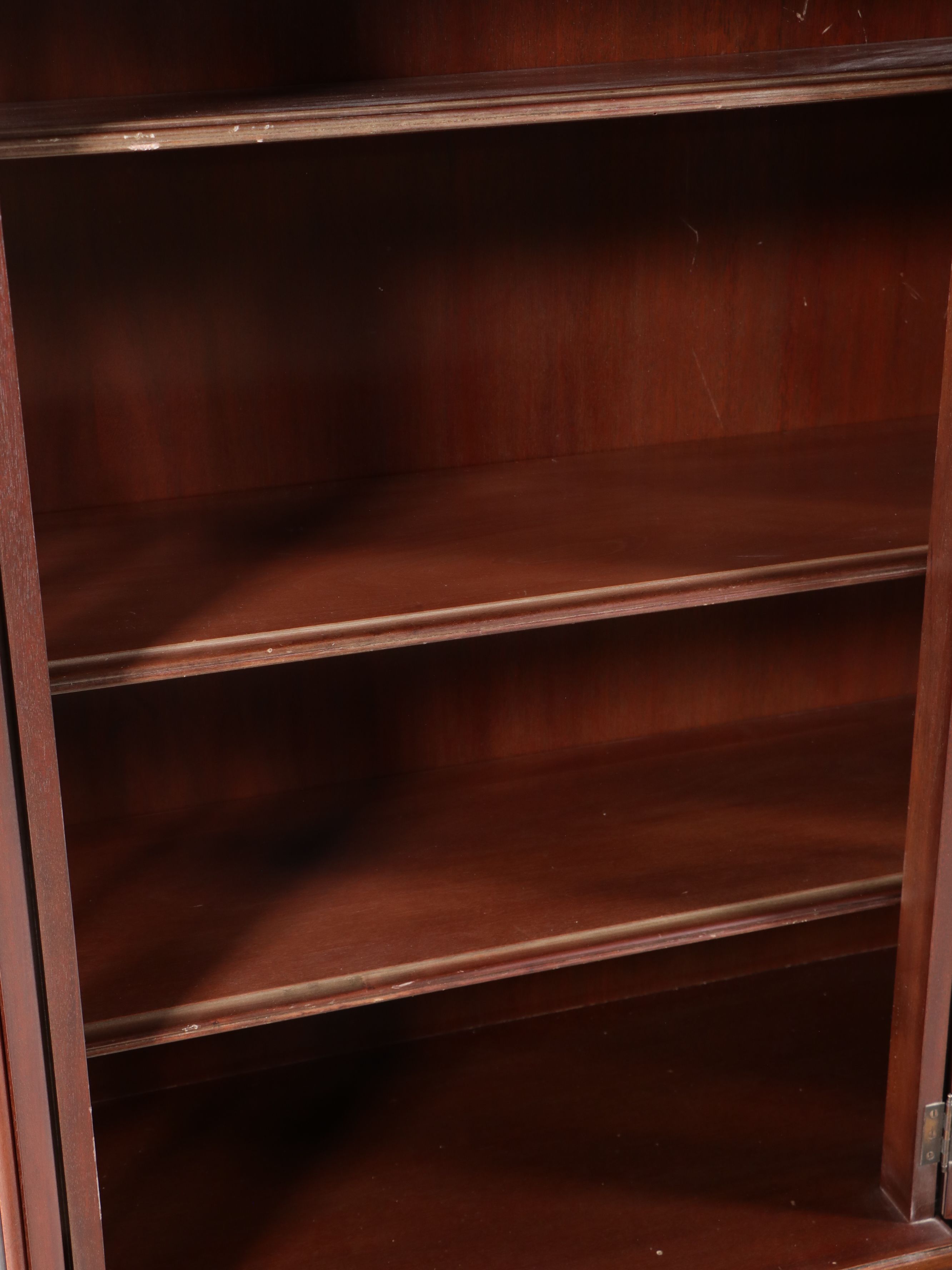 R Way Georgian Style Mahogany Breakfront China Cabinet, Late 20th Century