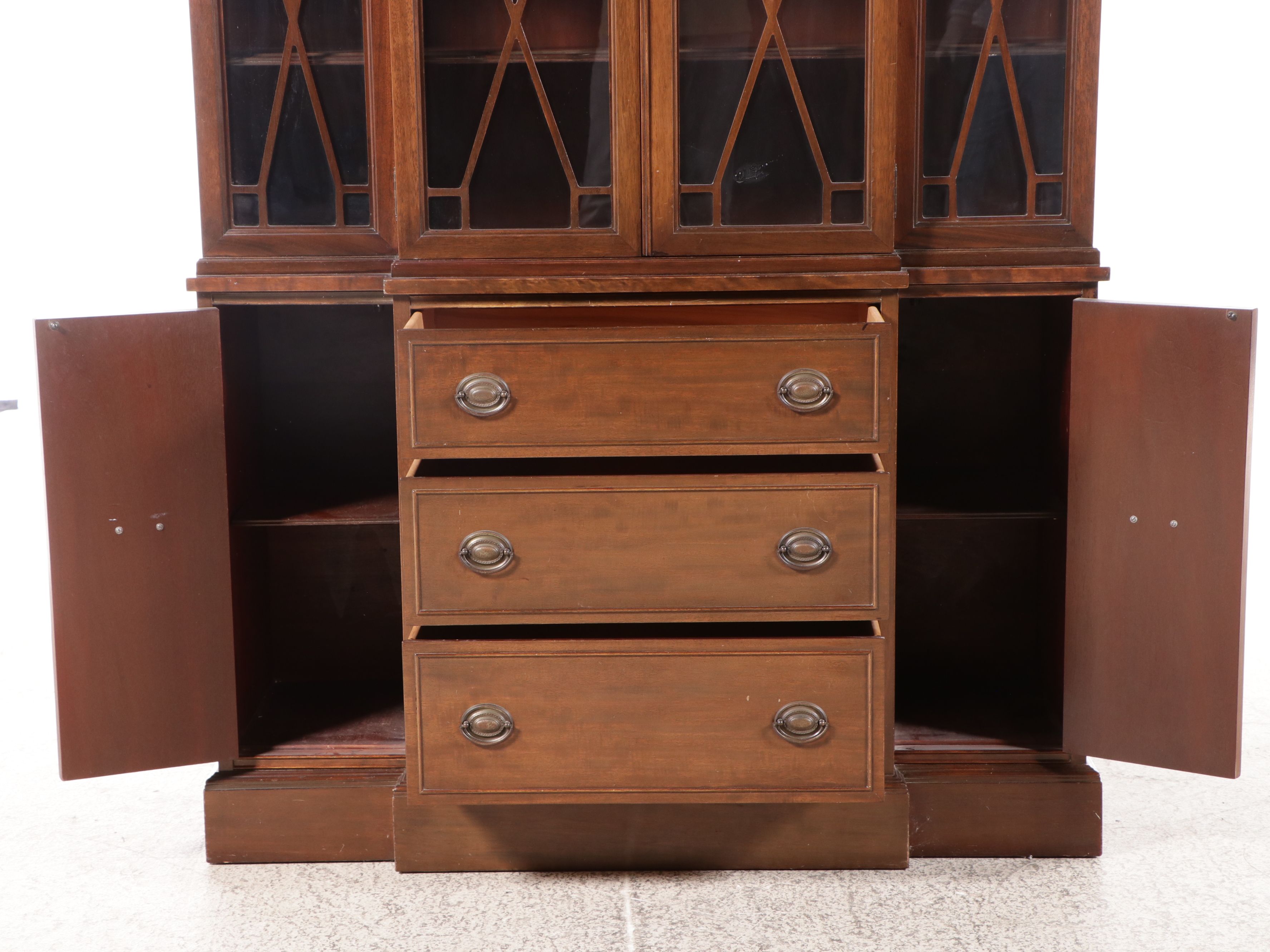 R Way Georgian Style Mahogany Breakfront China Cabinet, Late 20th Century
