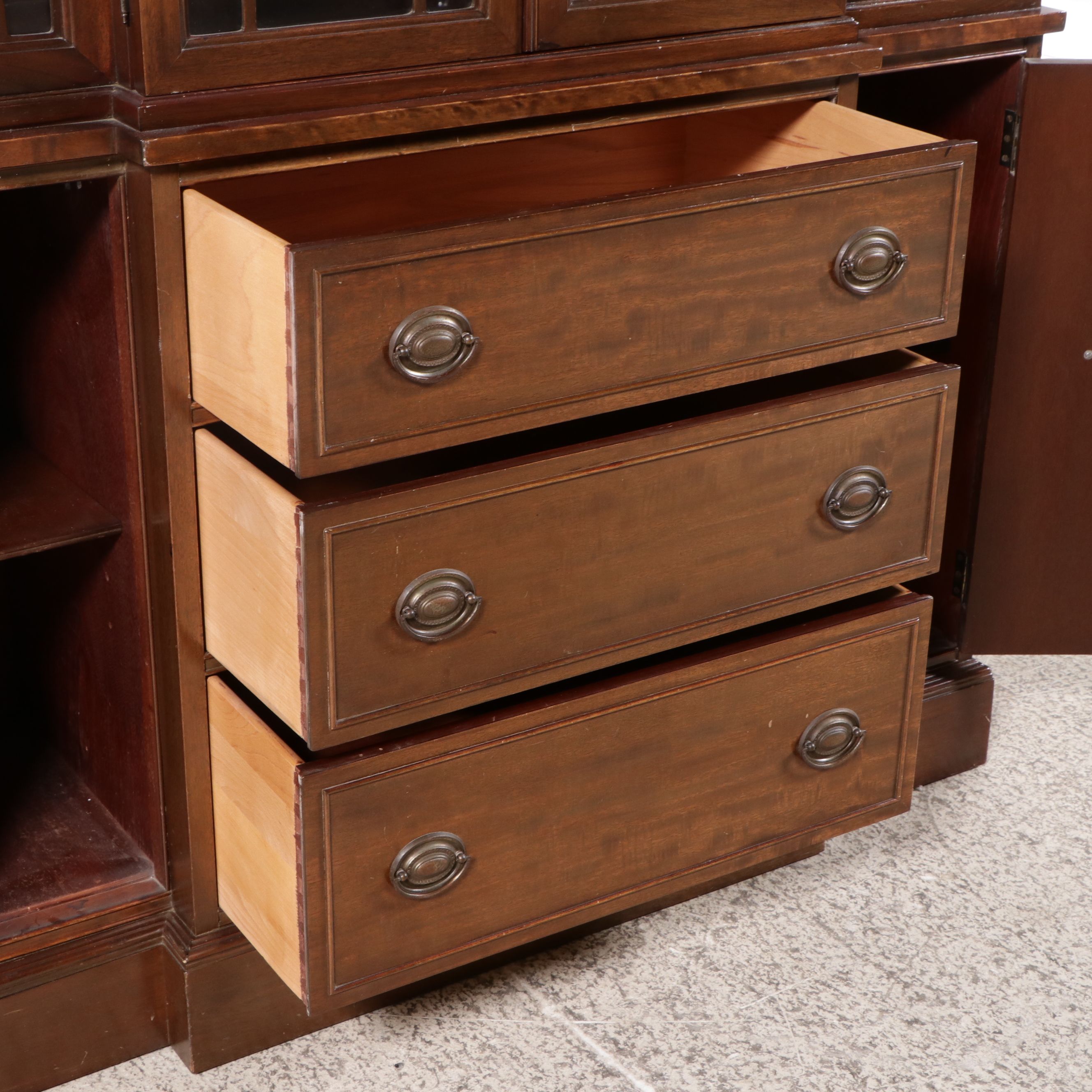 R Way Georgian Style Mahogany Breakfront China Cabinet, Late 20th Century