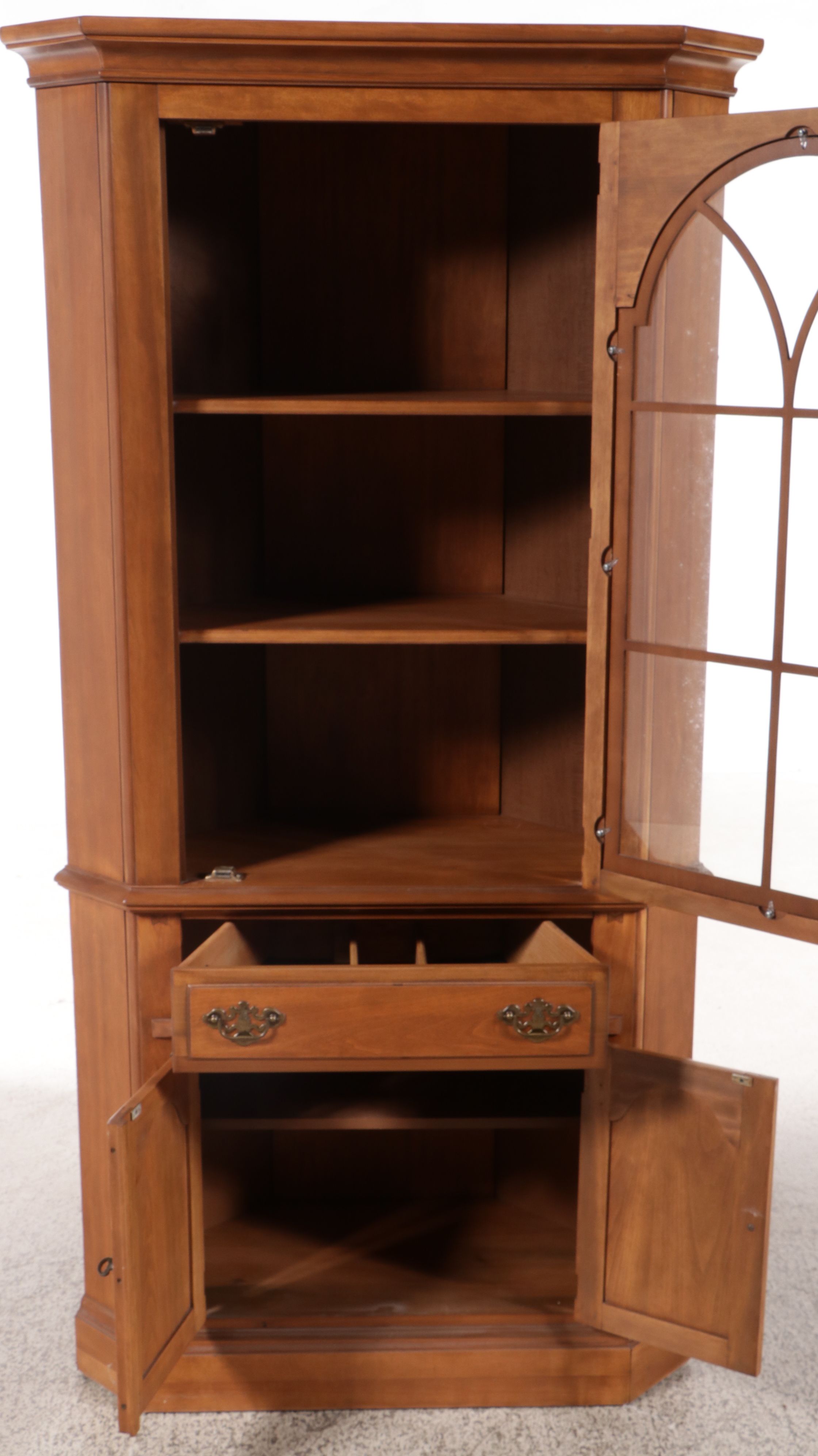 Bassett Furniture Colonial Style Maple Finish Glass Front Corner Cabinet