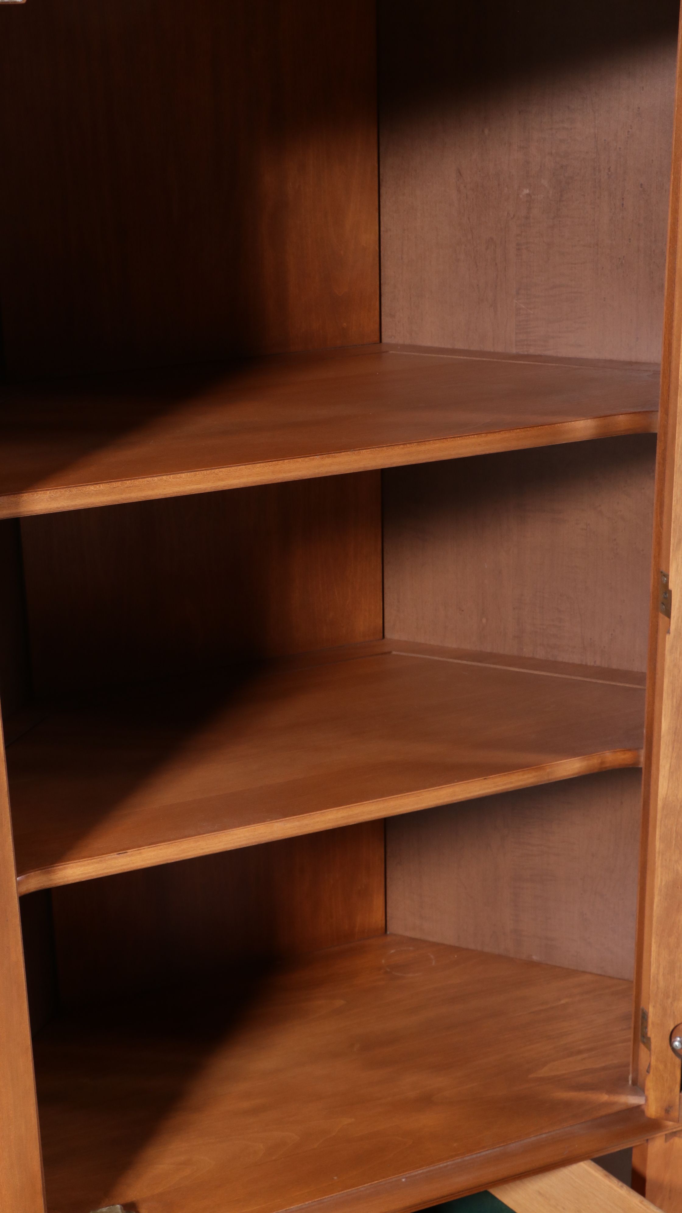 Bassett Furniture Colonial Style Maple Finish Glass Front Corner Cabinet