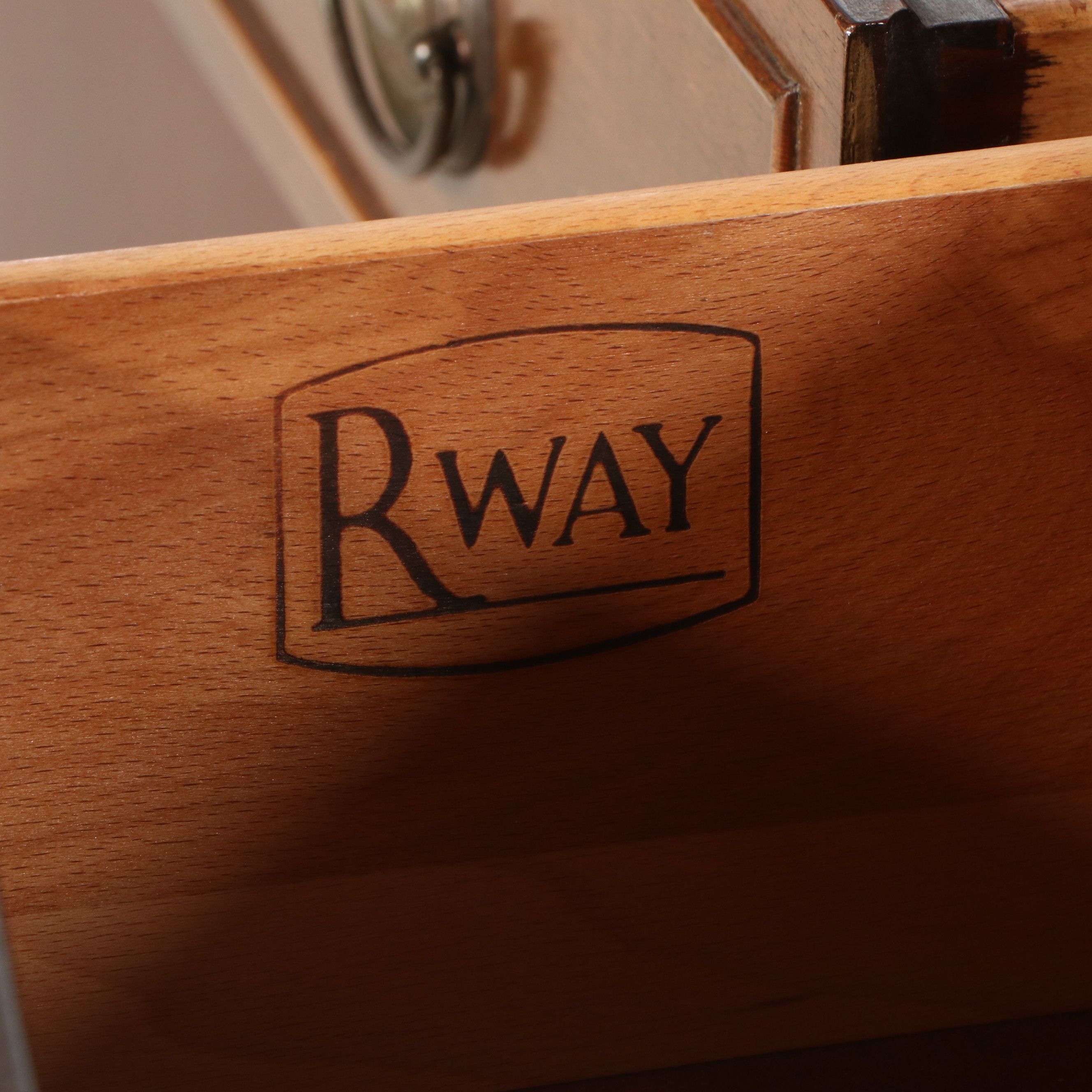 Rway Sheraton Style Mahogany Finish Bowfront Sideboard