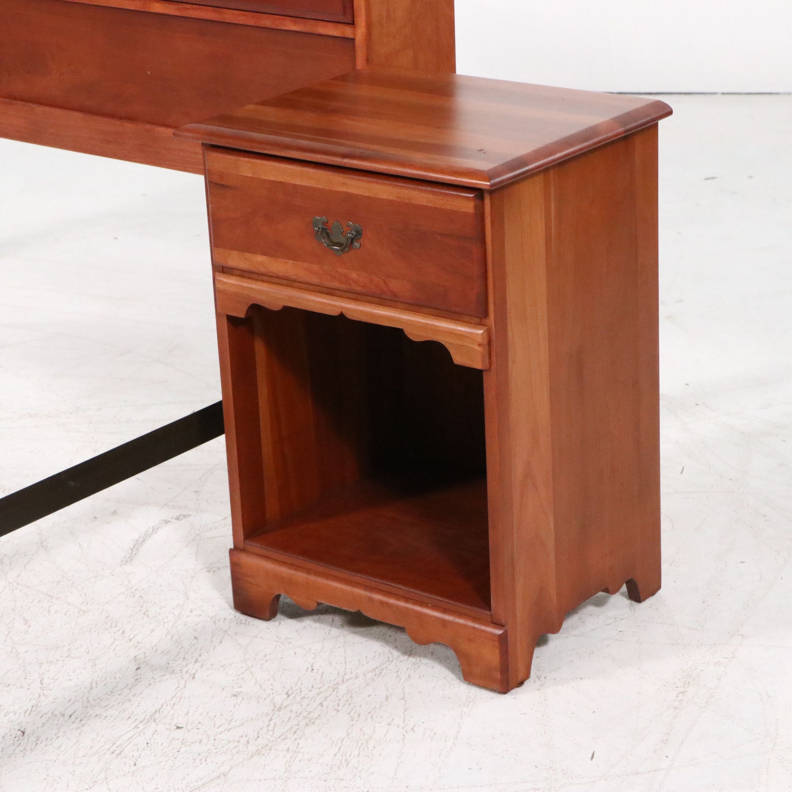 Colonial Style Full Size Cherry Bed Frame with Coordinating Nightstand