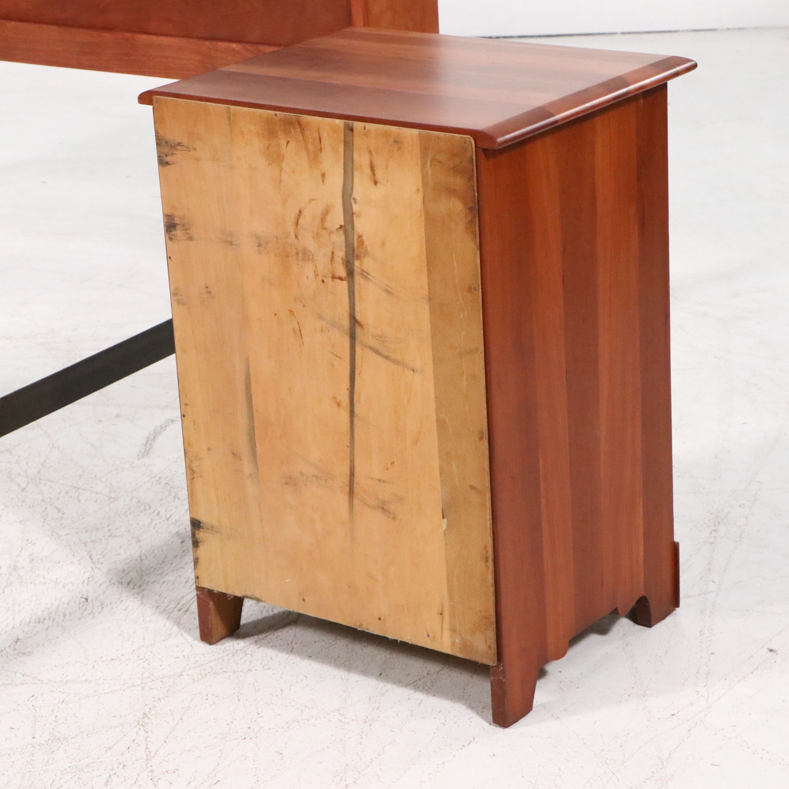 Colonial Style Full Size Cherry Bed Frame with Coordinating Nightstand