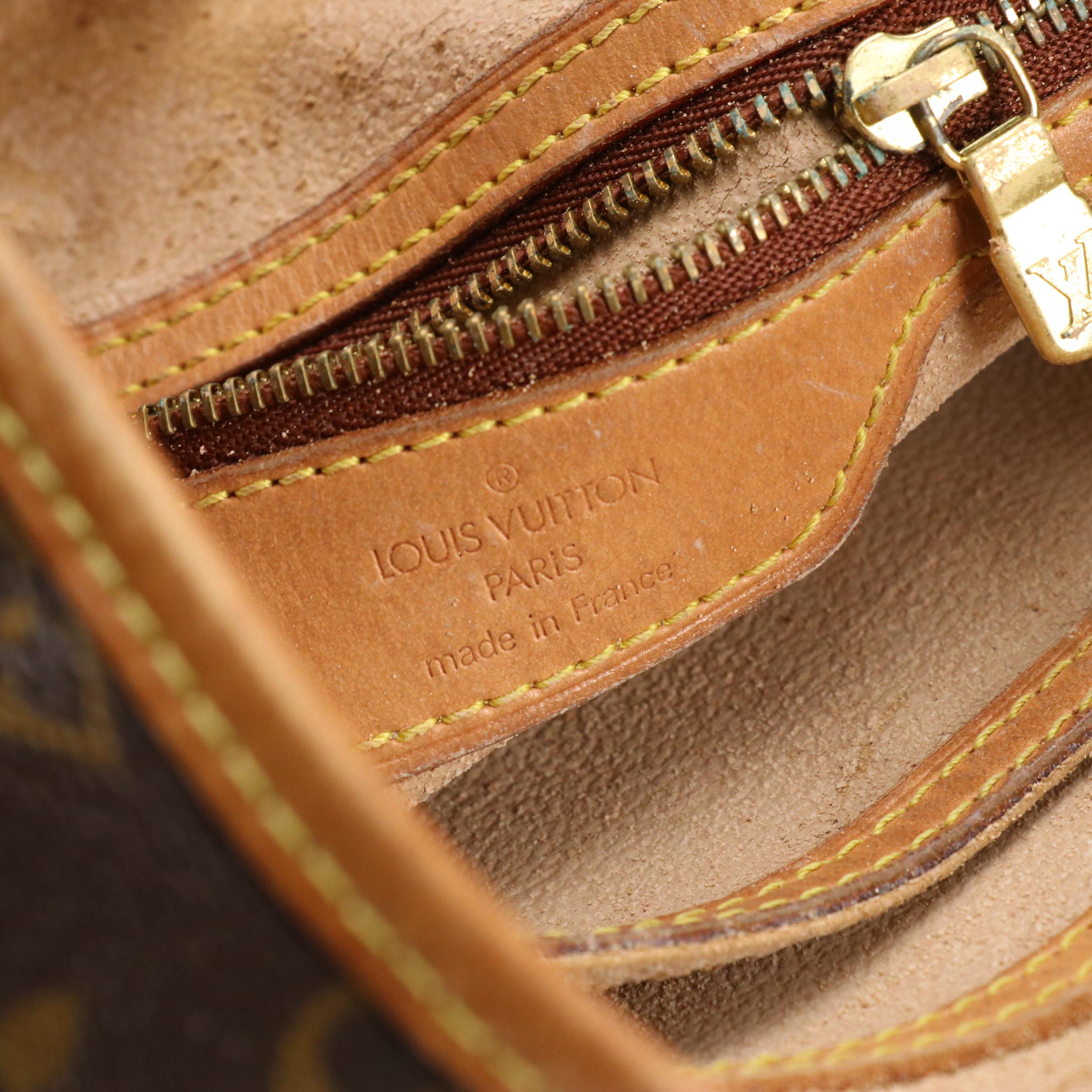 Louis Vuitton Bucket Bag GM with Pouch in Monogram Canvas and Vachetta Leather