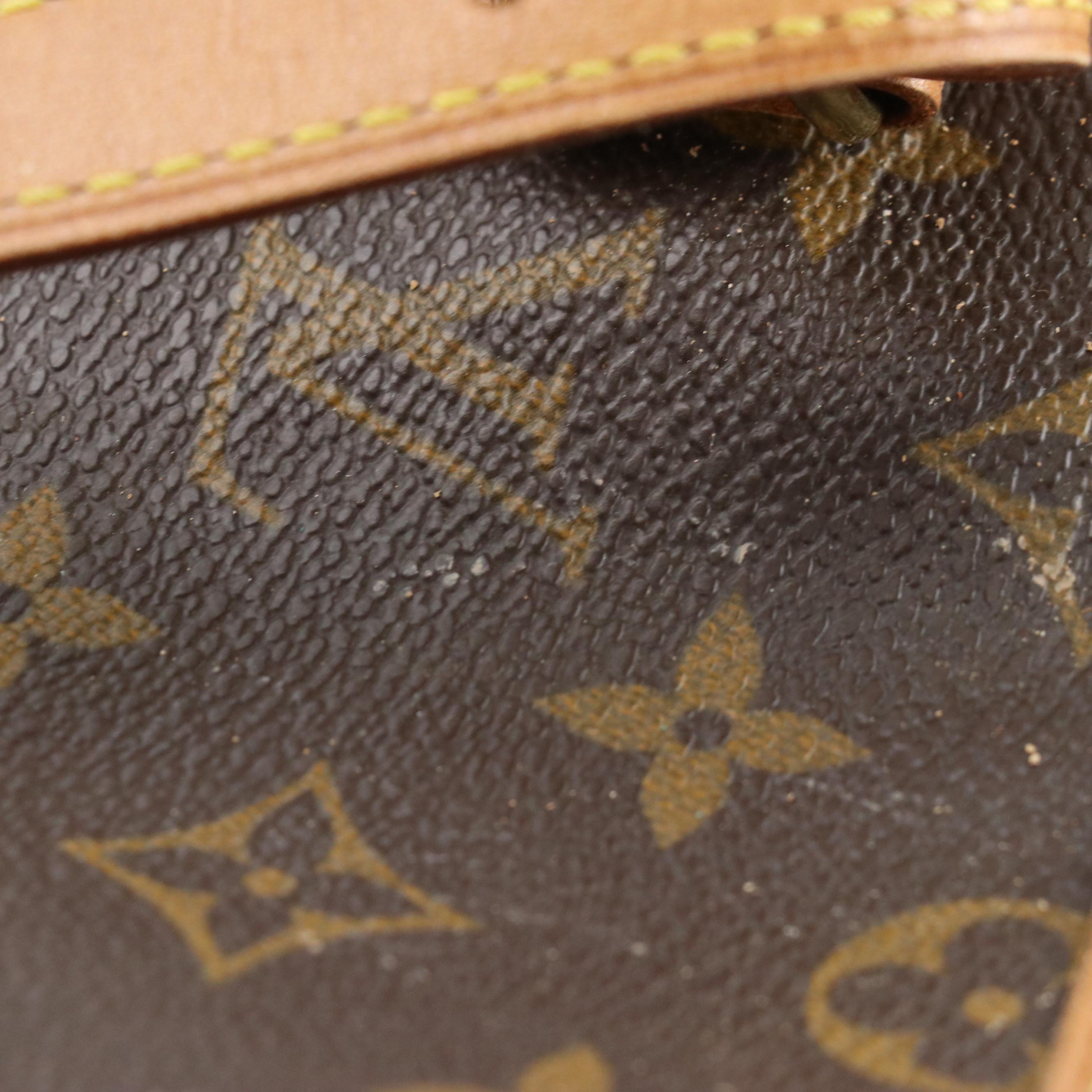 Louis Vuitton Bucket Bag GM with Pouch in Monogram Canvas and Vachetta Leather