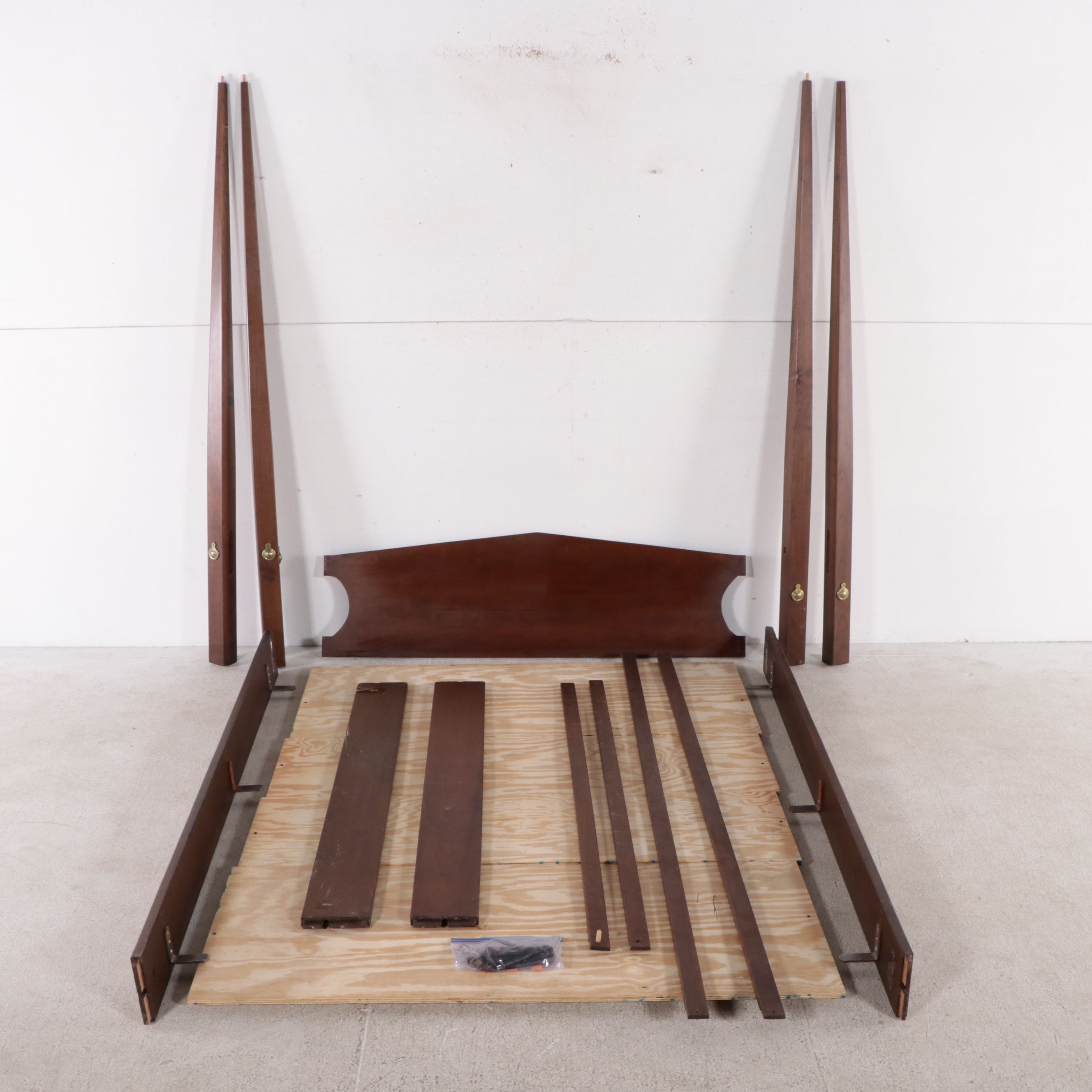 Federal Style Mahogany Finish Canopy Bed, 20th Century