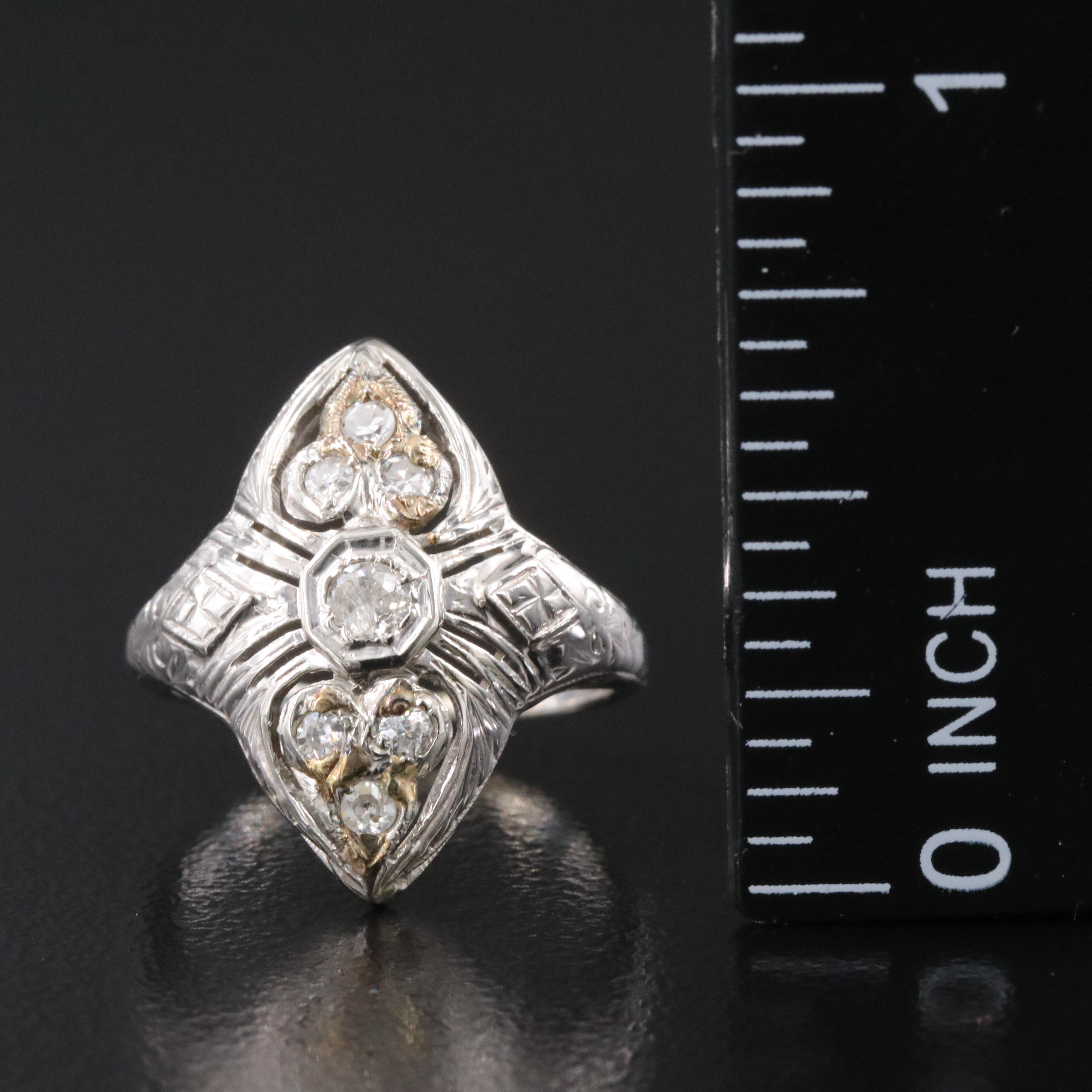 Vintage 18K 0.20 CTW Diamond Ring