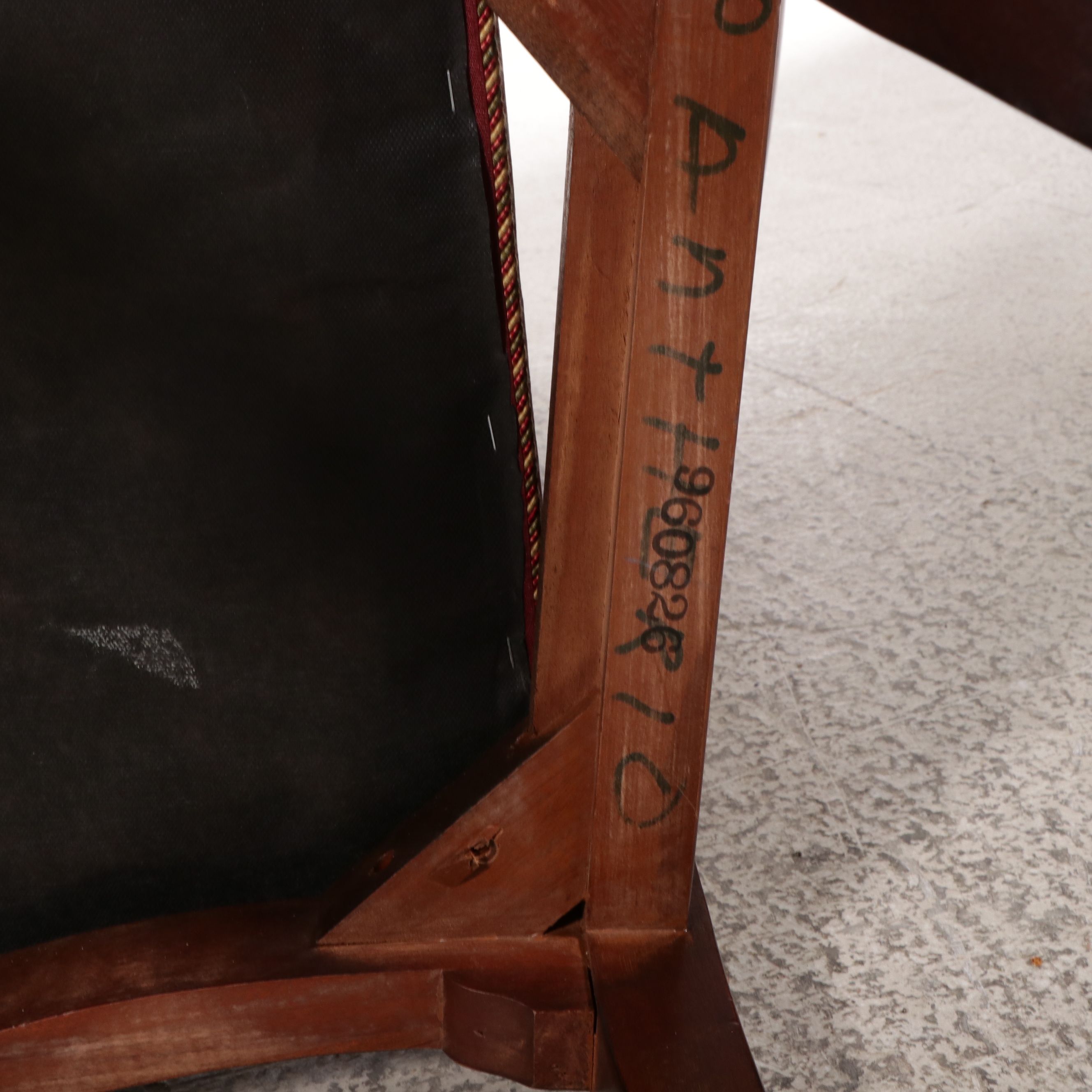 Chippendale Style Sting-Inlaid Mahogany Dining Table and Eight Chairs