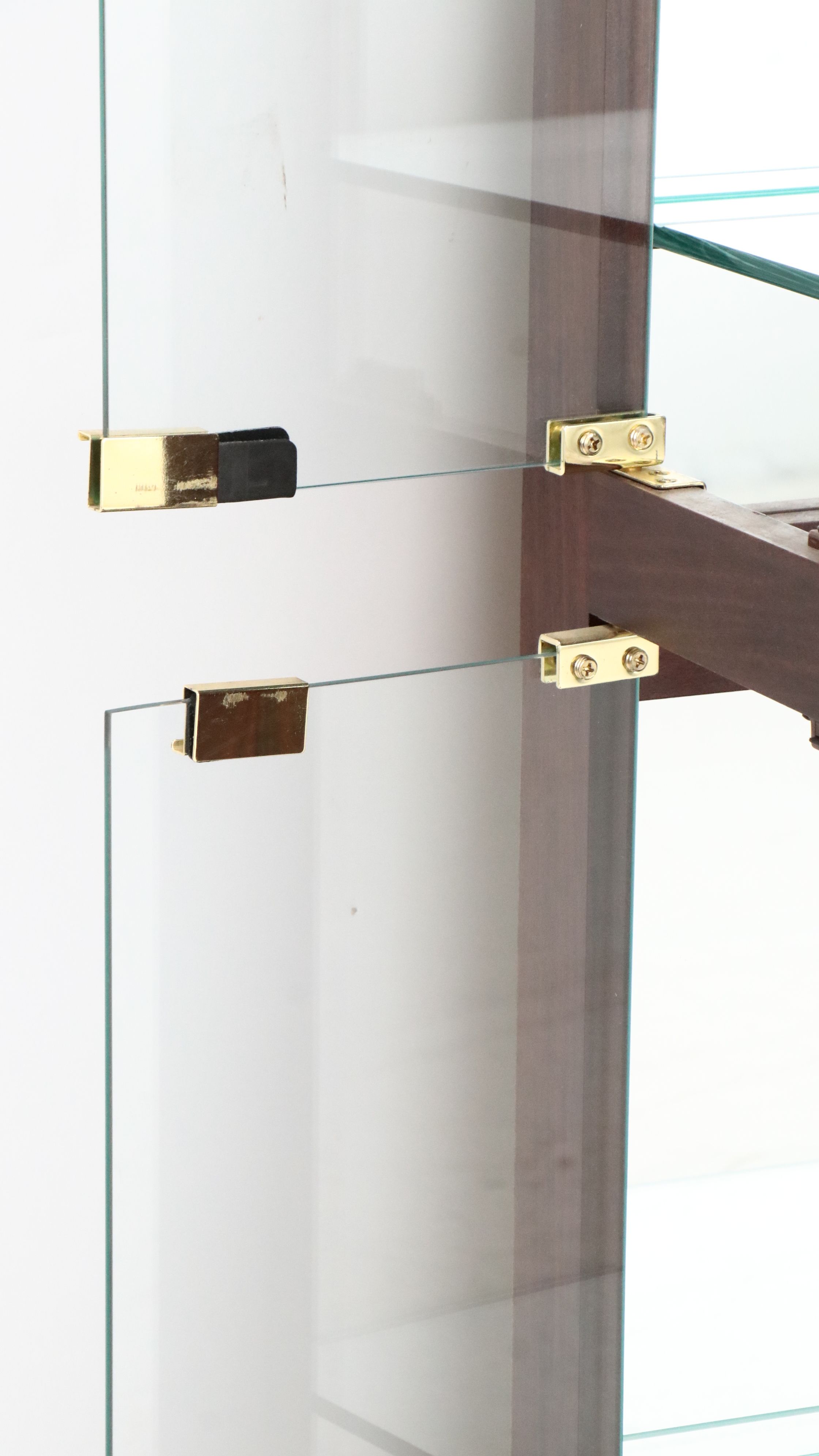 Pulaski Furniture Louis Philippe Style Mahogany Finish Glass Front  Cabinet