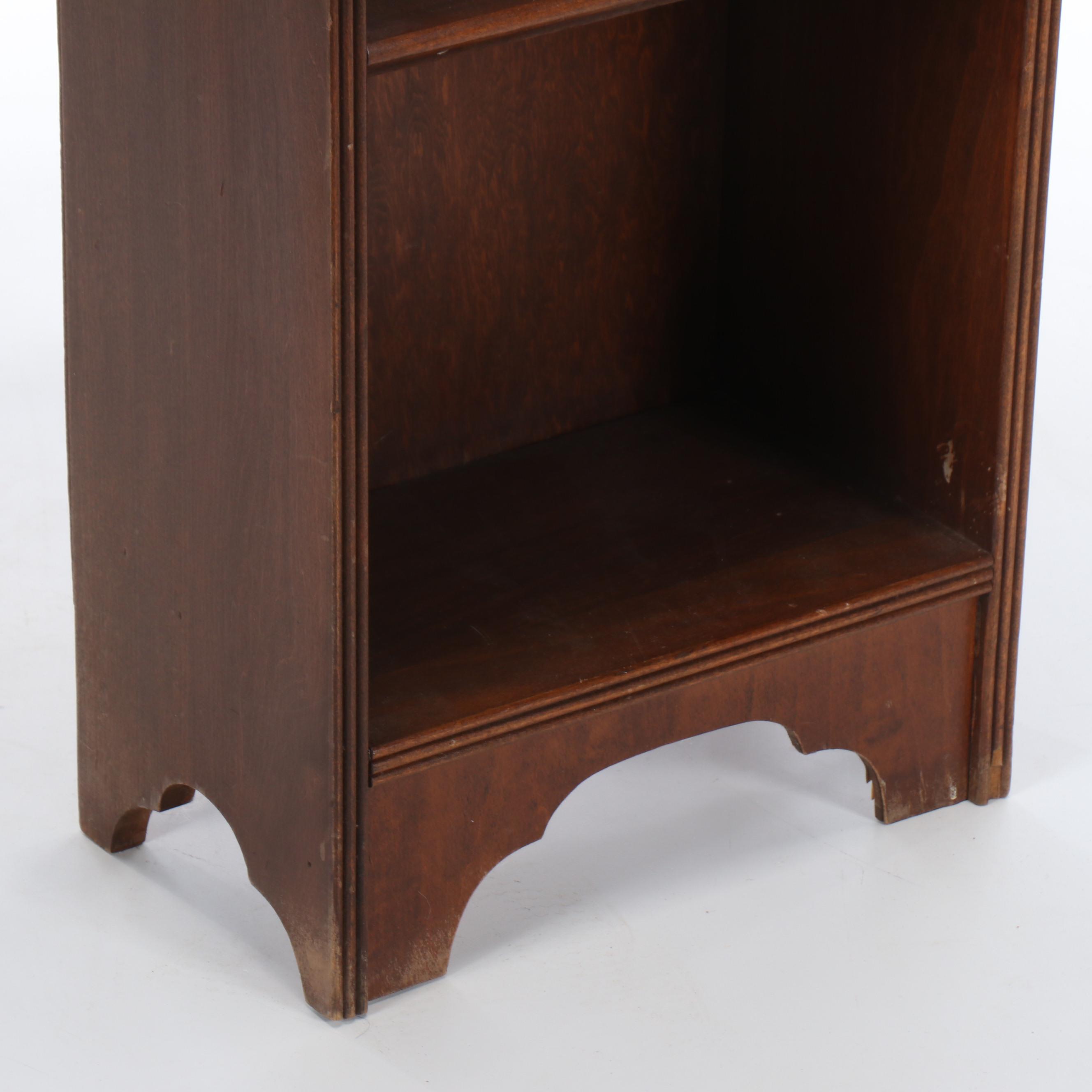 Federal Style Mahogany Finish Wooden Bookshelf