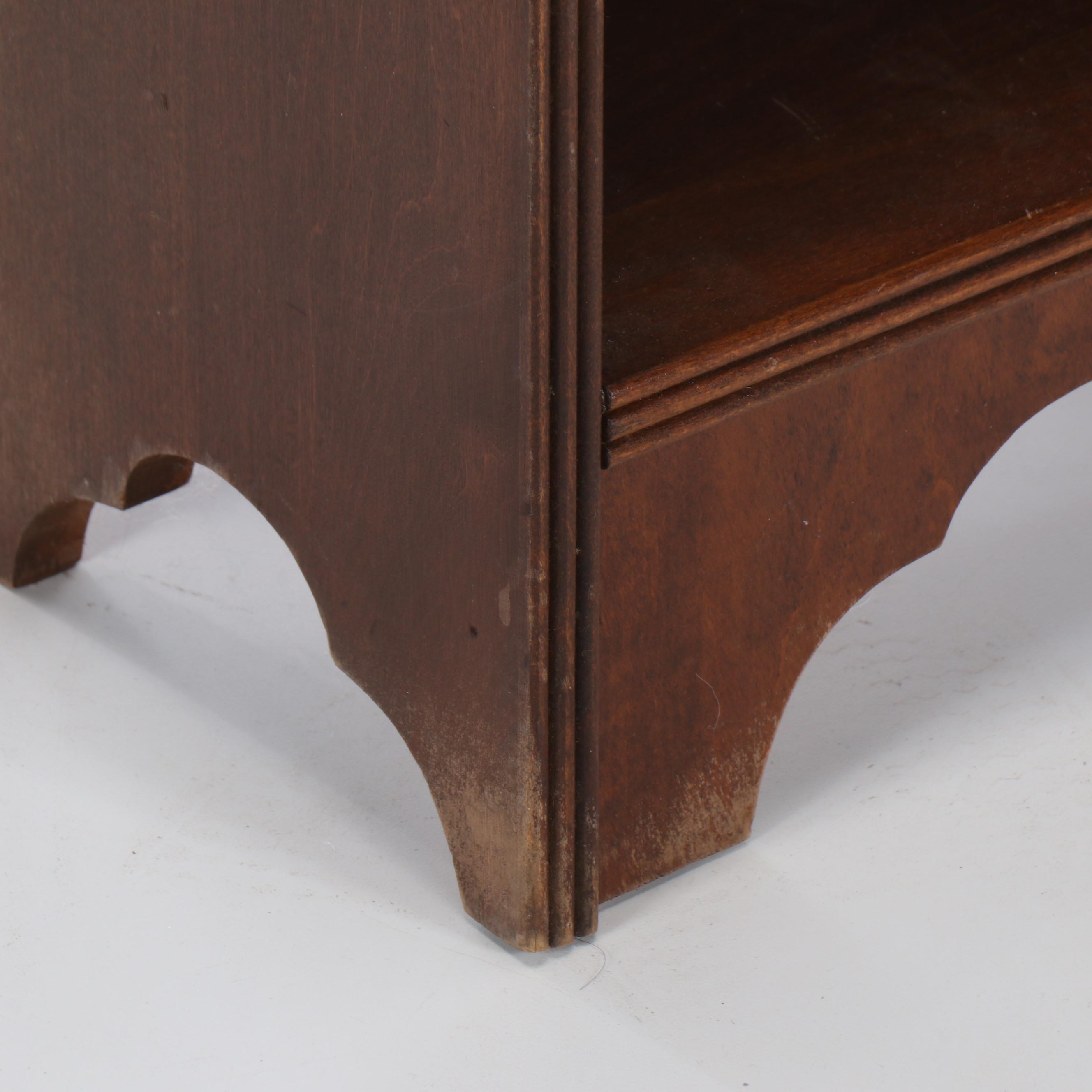 Federal Style Mahogany Finish Wooden Bookshelf