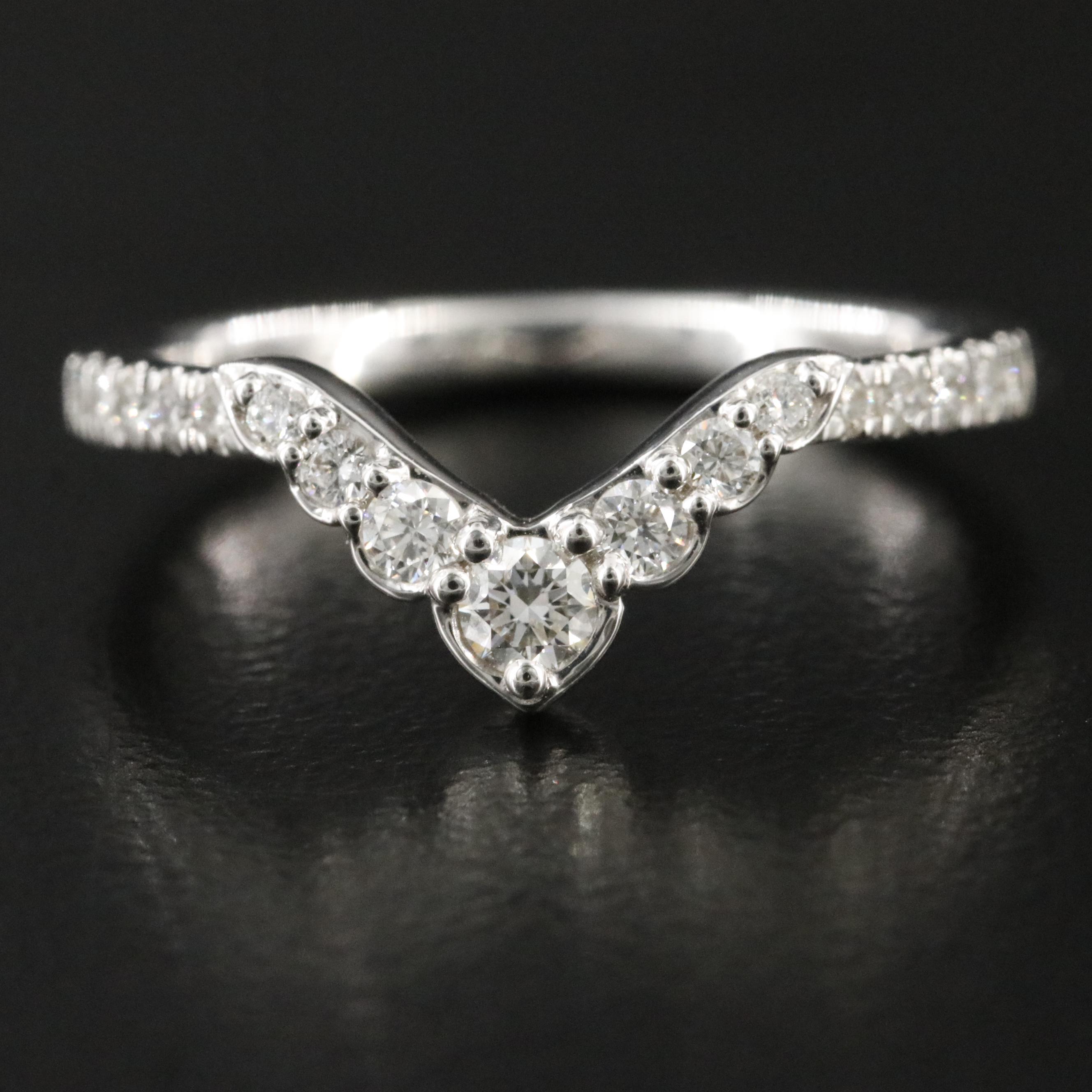 10K 0.32 CTW Lab Grown Diamond Chevron Band