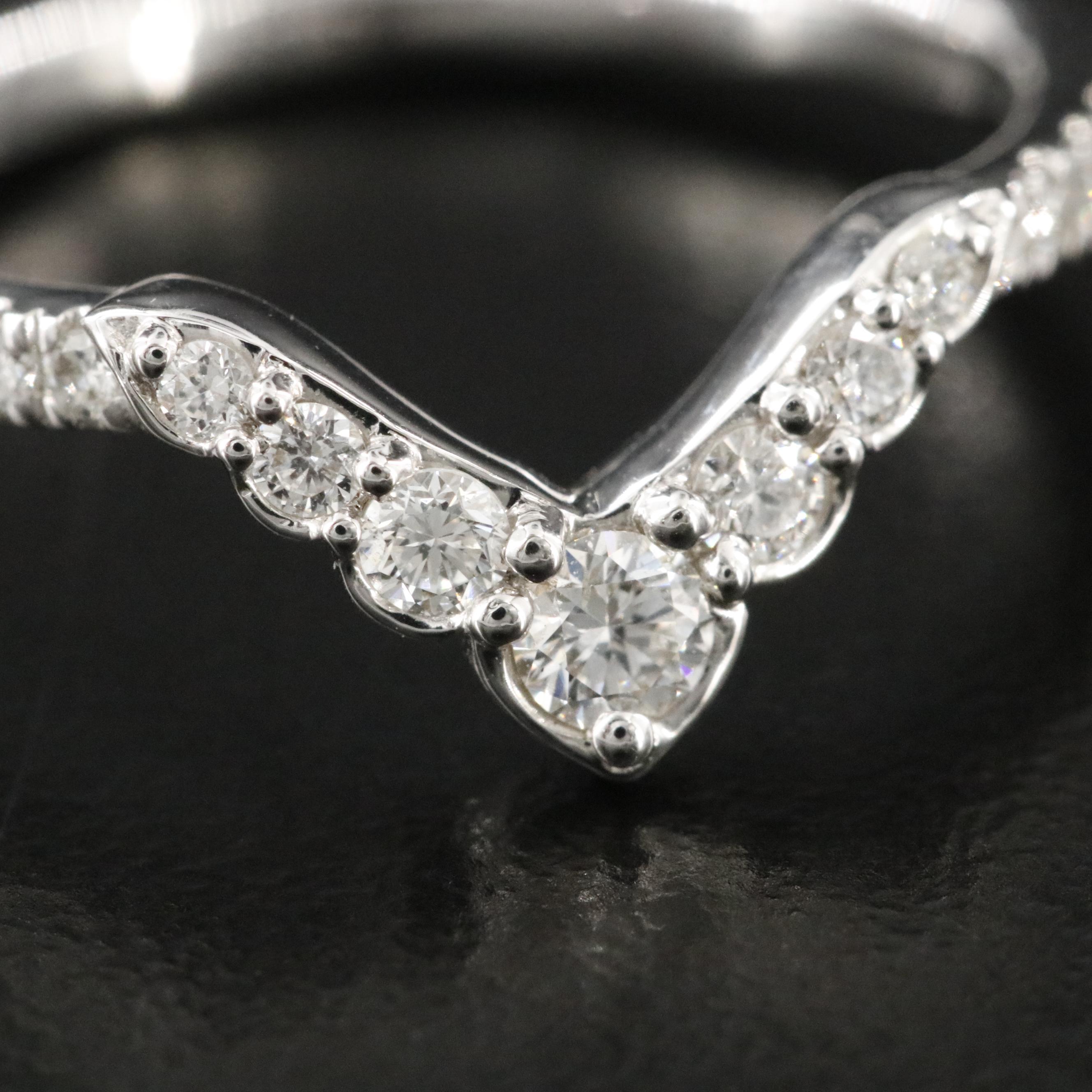 10K 0.32 CTW Lab Grown Diamond Chevron Band