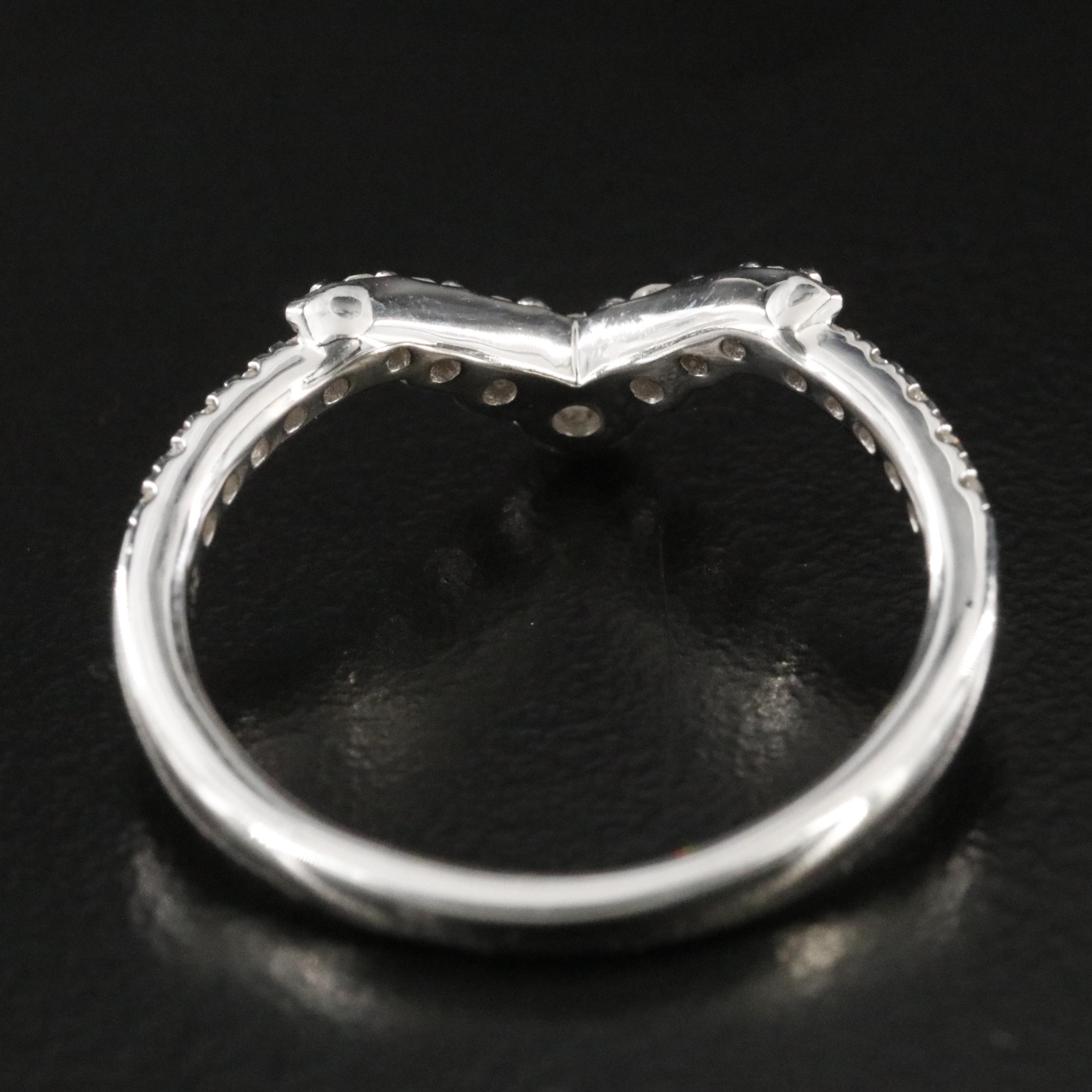 10K 0.32 CTW Lab Grown Diamond Chevron Band