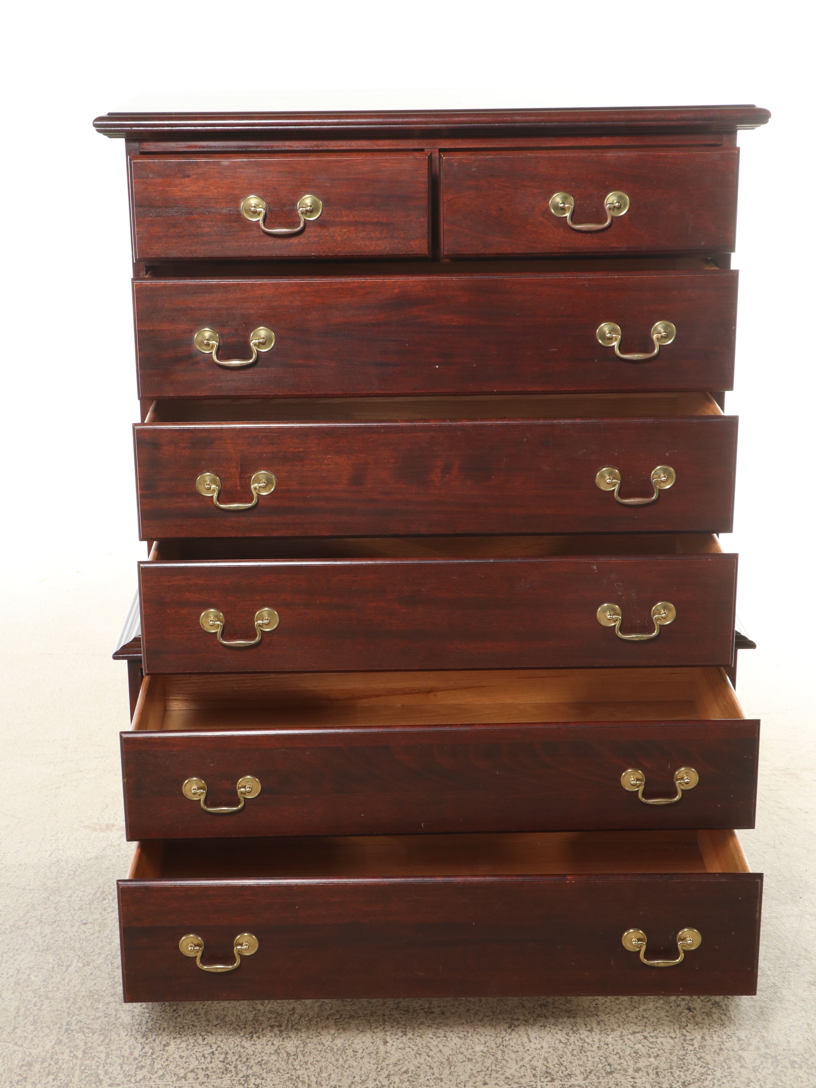 Georgian Style Mahogany Finish One-Piece Chest on Chest and Bachelor's Chest