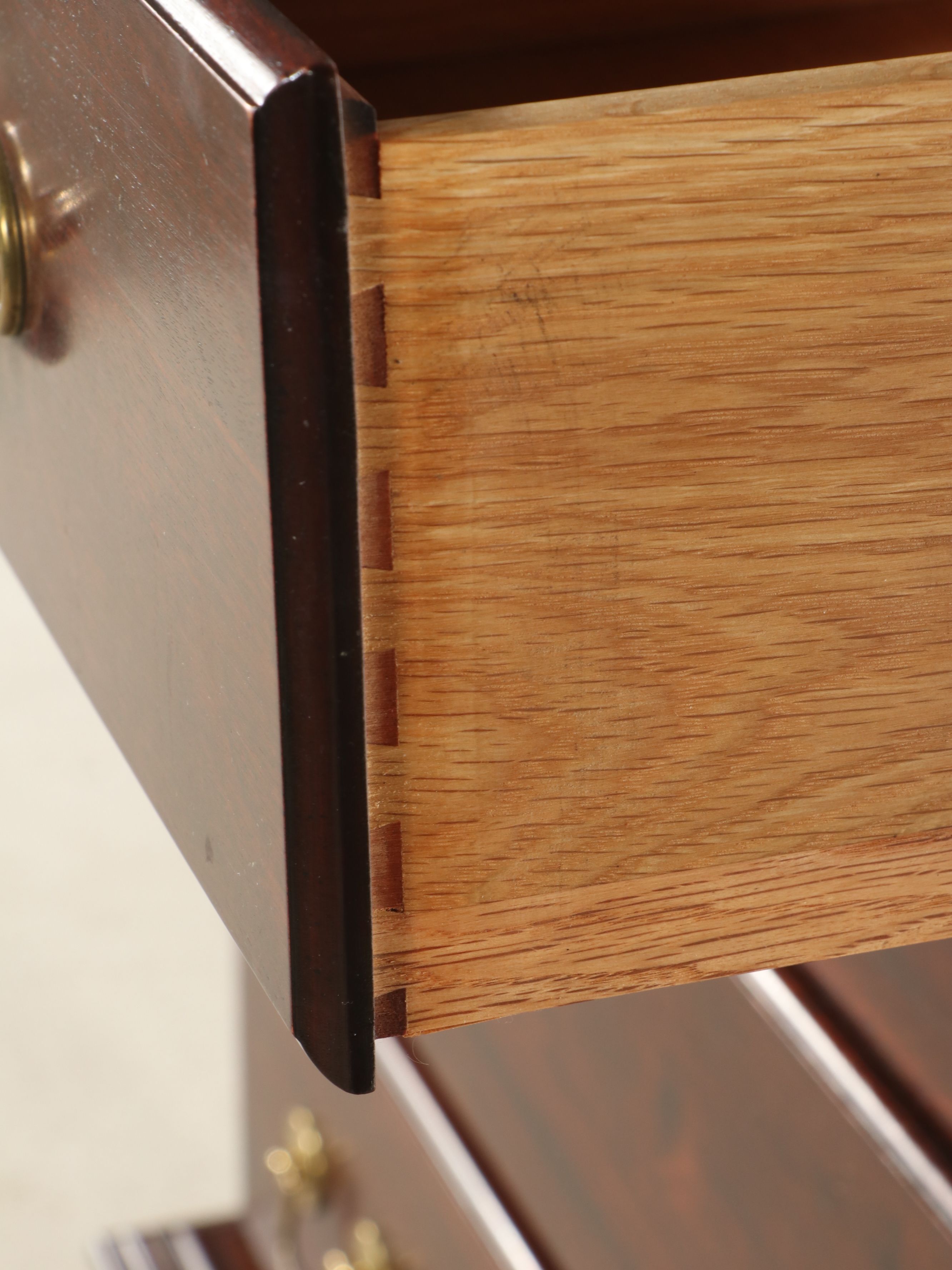 Georgian Style Mahogany Finish One-Piece Chest on Chest and Bachelor's Chest