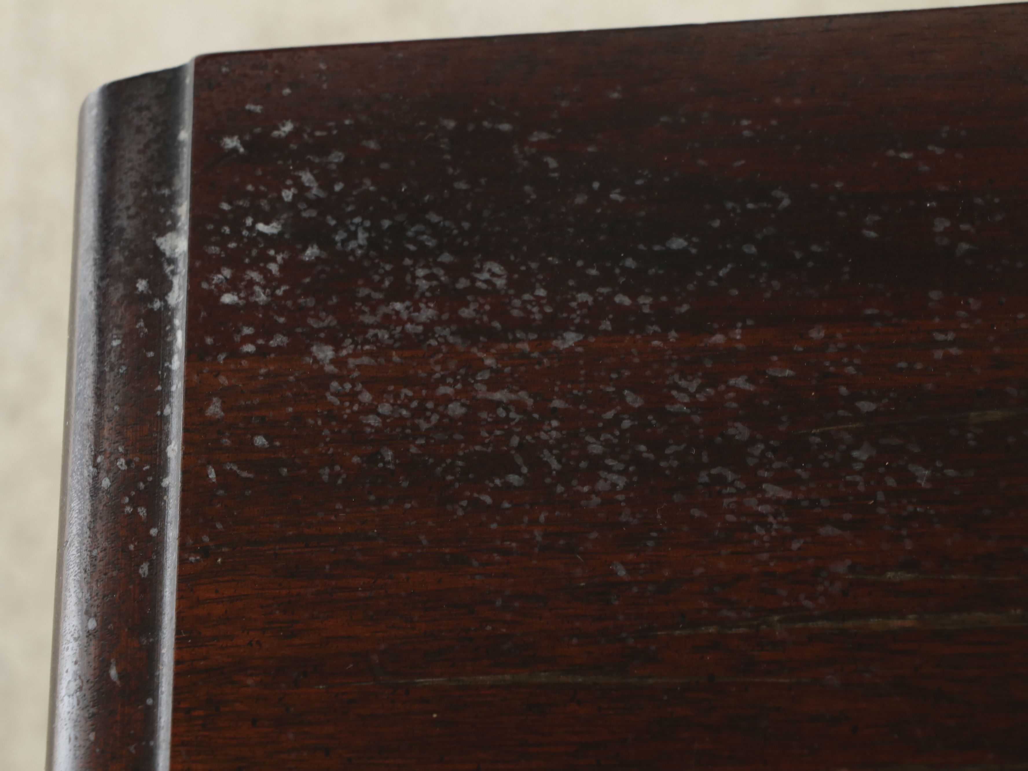 Georgian Style Mahogany Finish One-Piece Chest on Chest and Bachelor's Chest