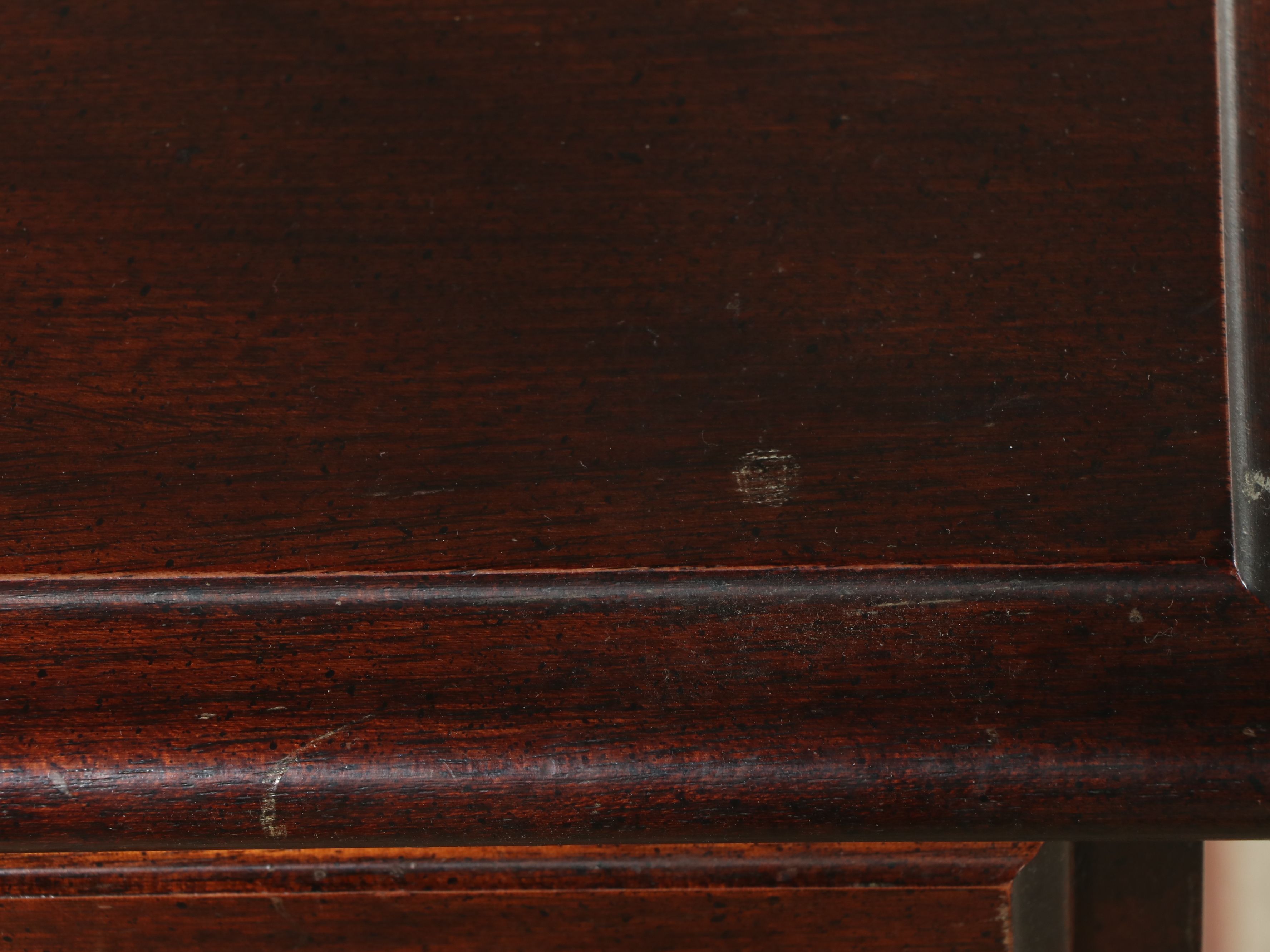 Georgian Style Mahogany Finish One-Piece Chest on Chest and Bachelor's Chest