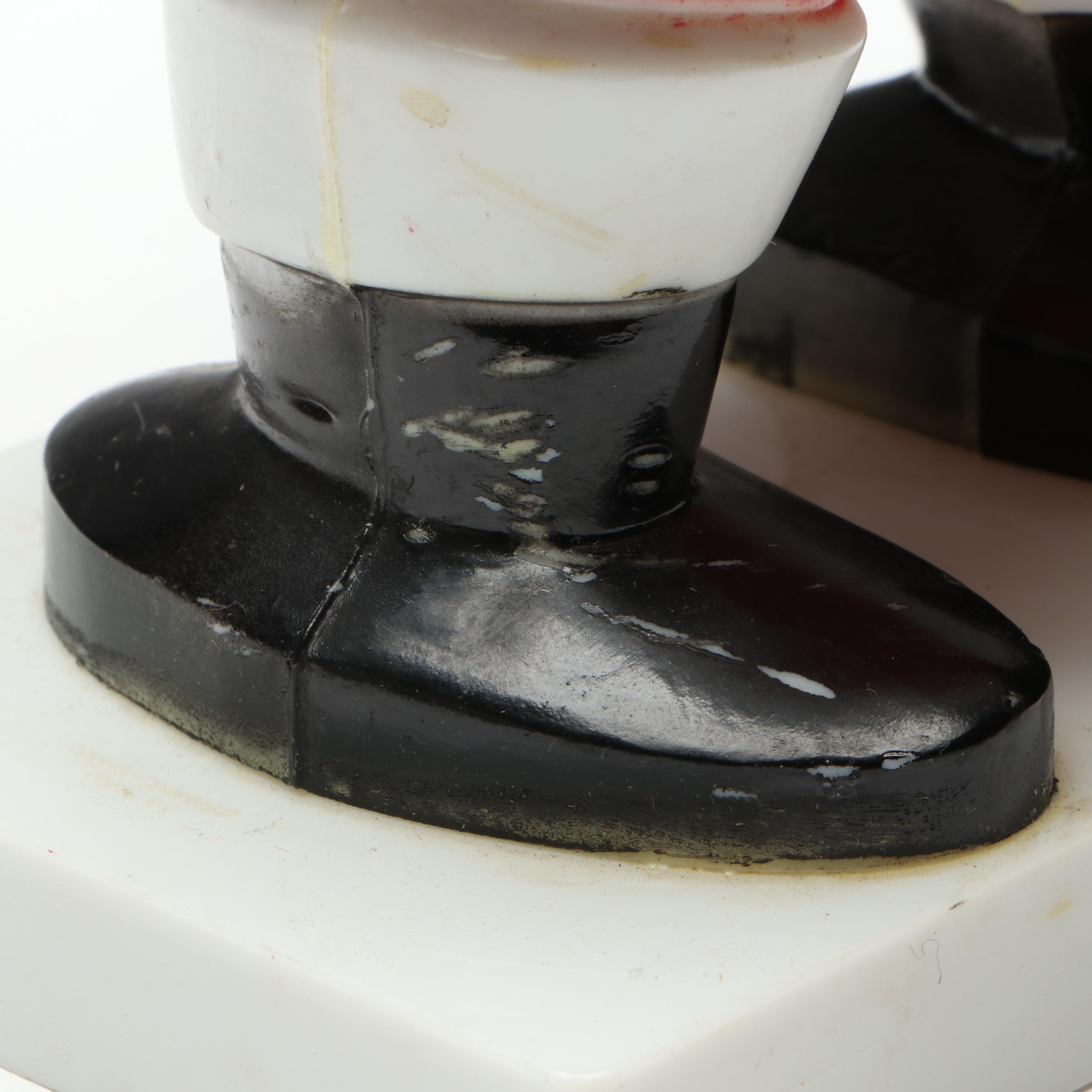 Miller "Santa Wreath" Illuminating Figurine