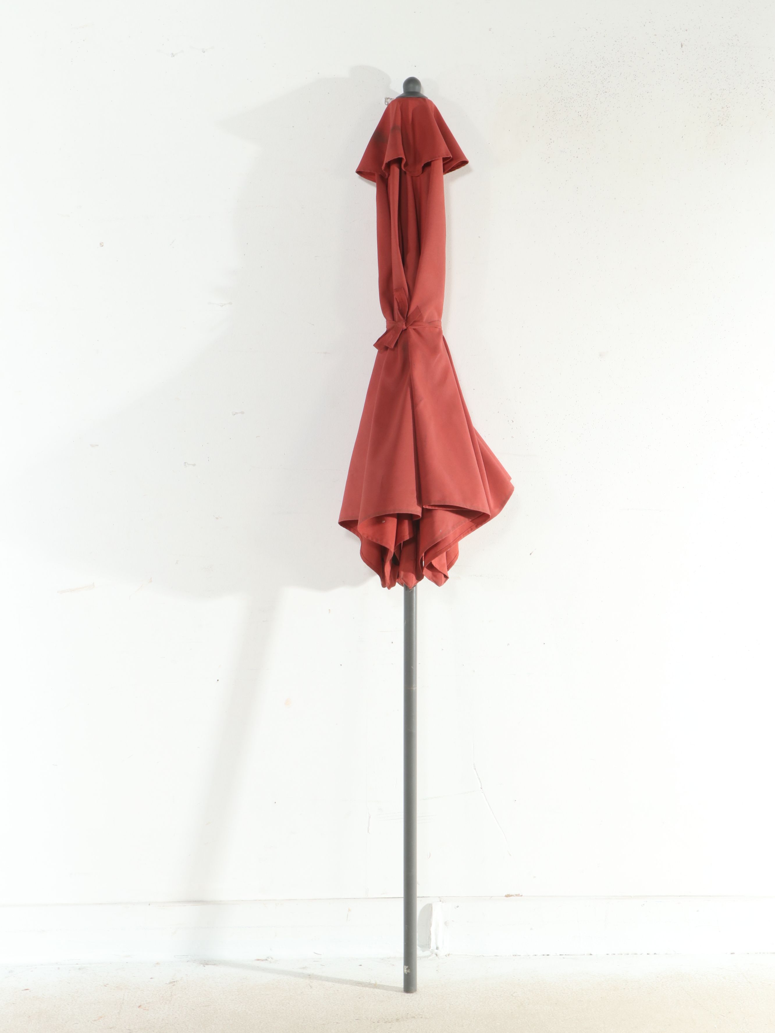 Wrought Iron and Diamond Mesh Patio Dining Set with Umbrella