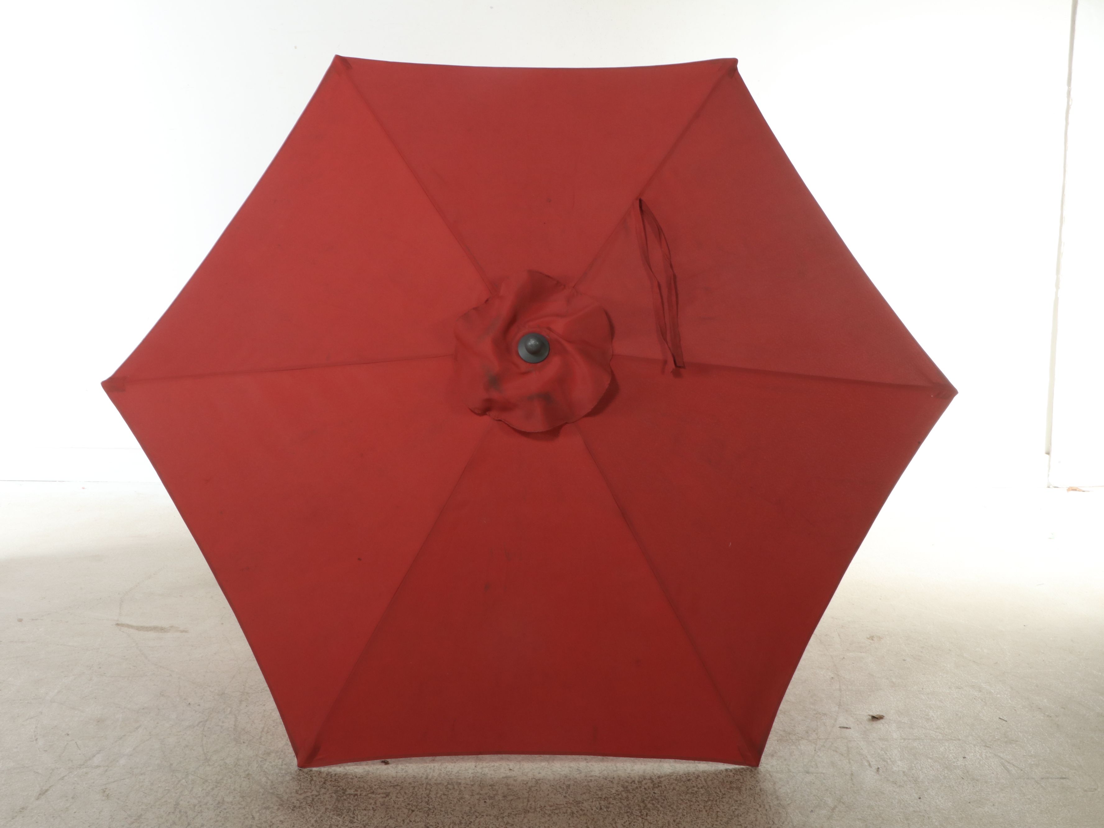 Wrought Iron and Diamond Mesh Patio Dining Set with Umbrella