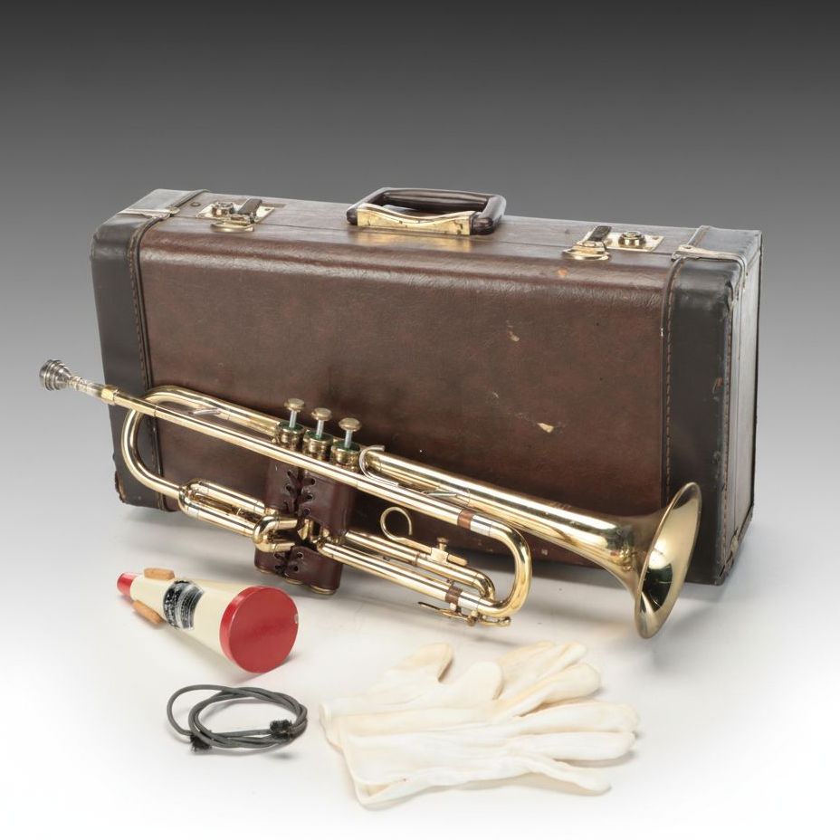 Olds Ambassador Student Trumpet with Case, Sheet Music and More Accessories