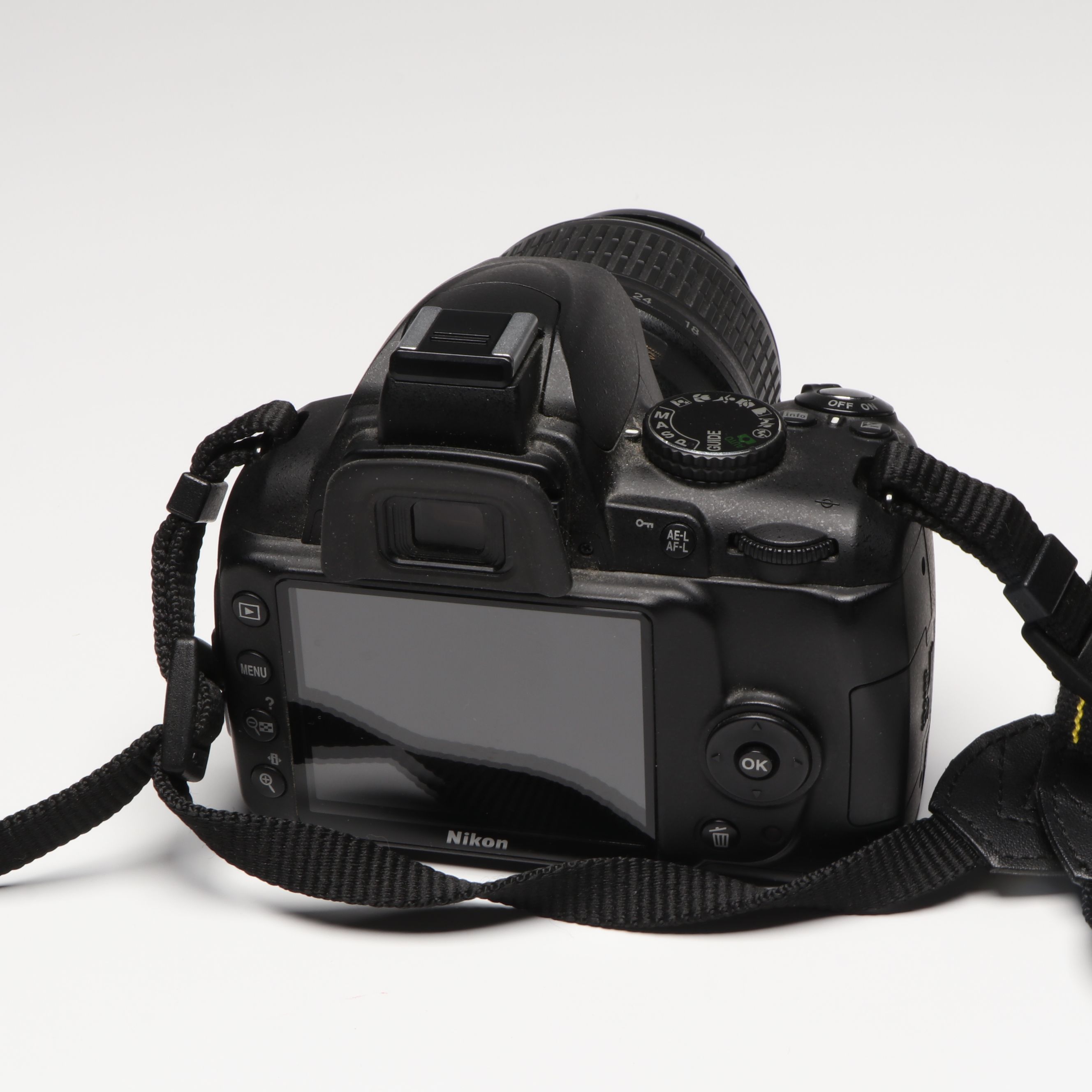 Nikon D3000 Digital SLR Camera with DX Zoom Lens and Camera Bag