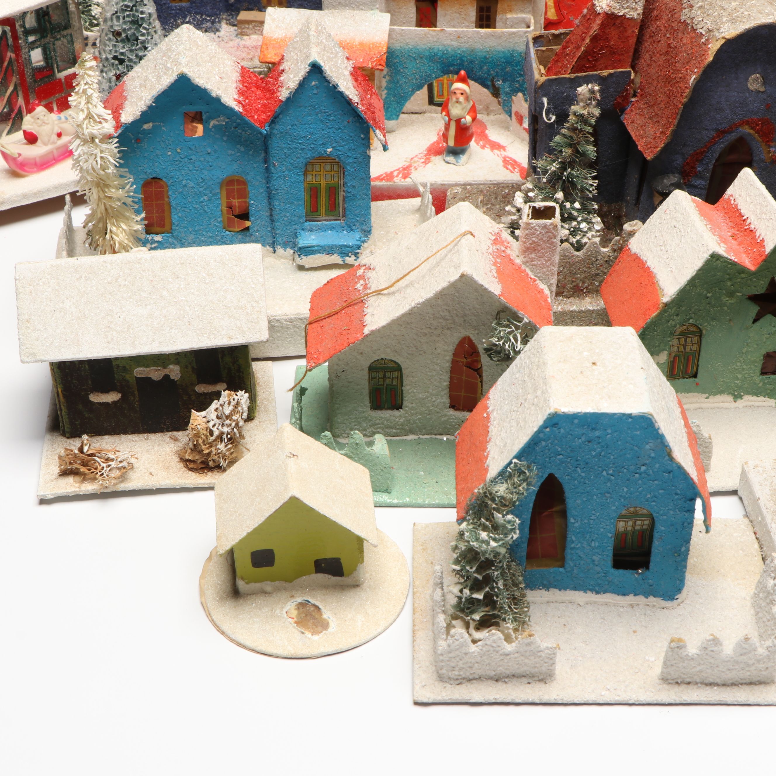 Twinkle-Lite Electric Christmas Scene with Putz Village and Paper Tree Light