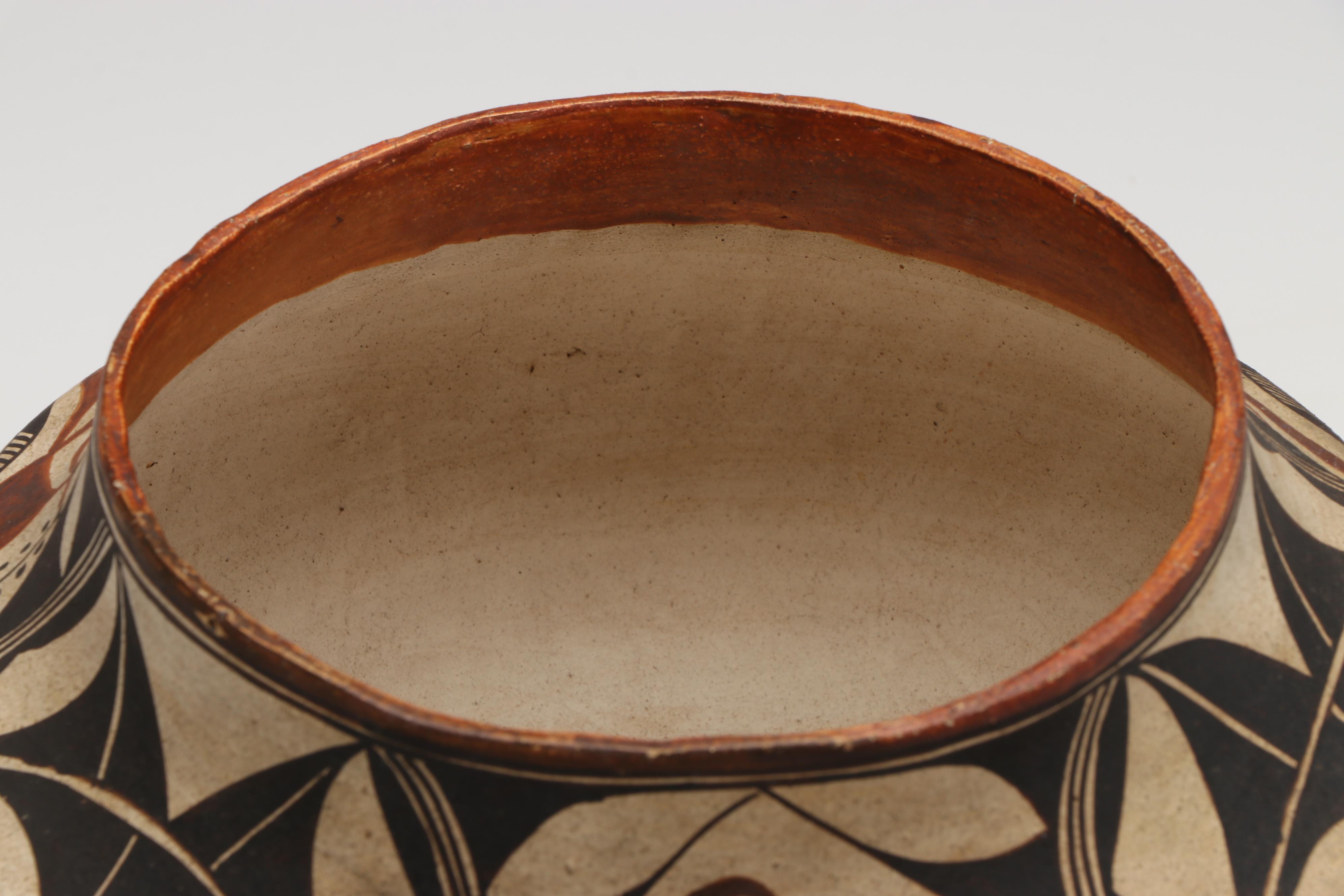 Acoma Pueblo Polychrome Ceramic Pot