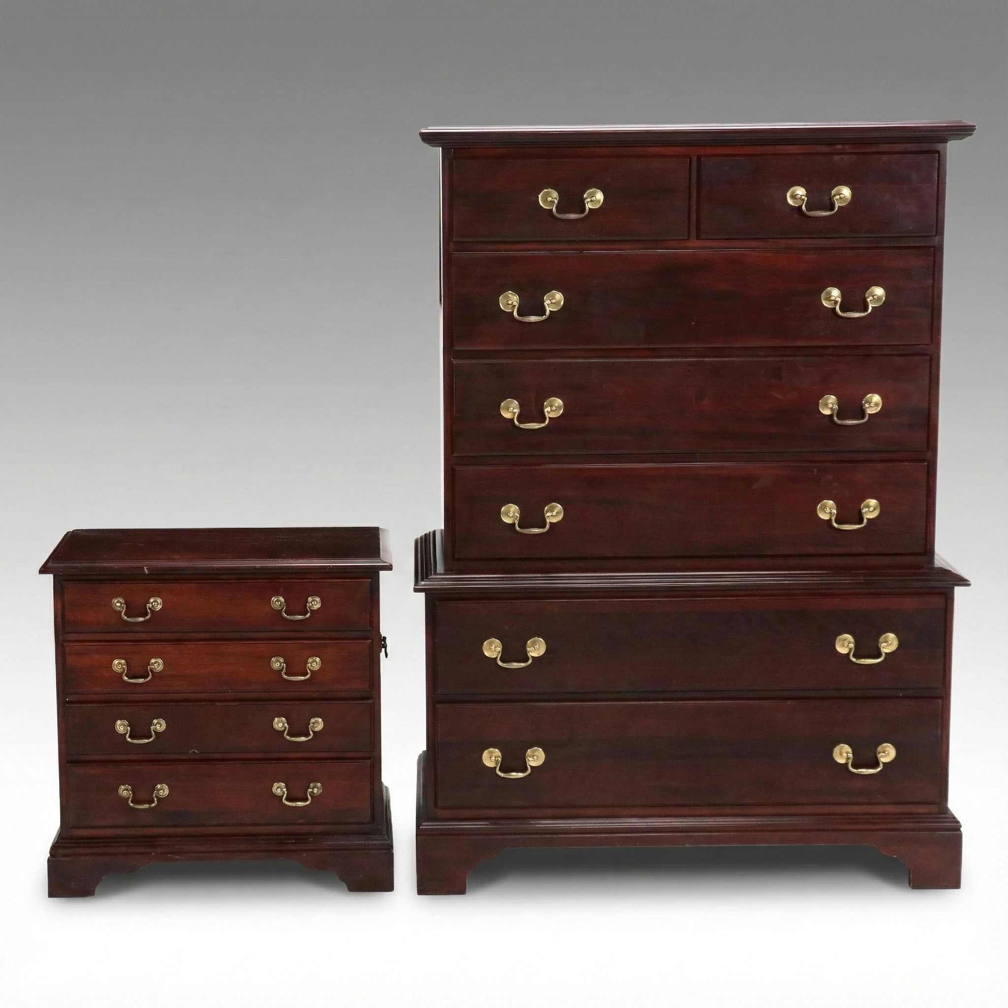 Georgian Style Mahogany Finish One-Piece Chest on Chest and Bachelor's Chest