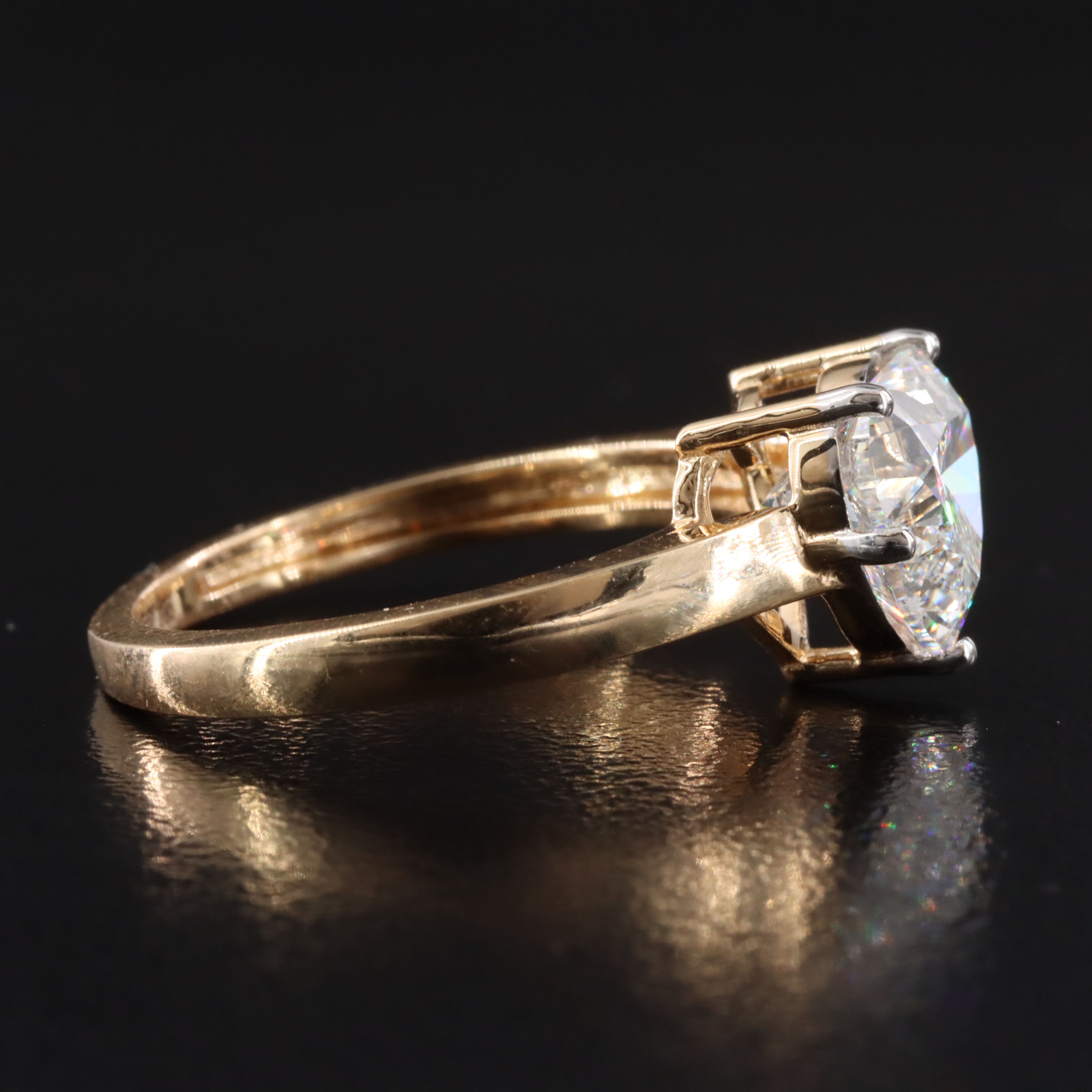 18K 2.26 CT Lab Grown Diamond Solitaire Ring with IGI Report